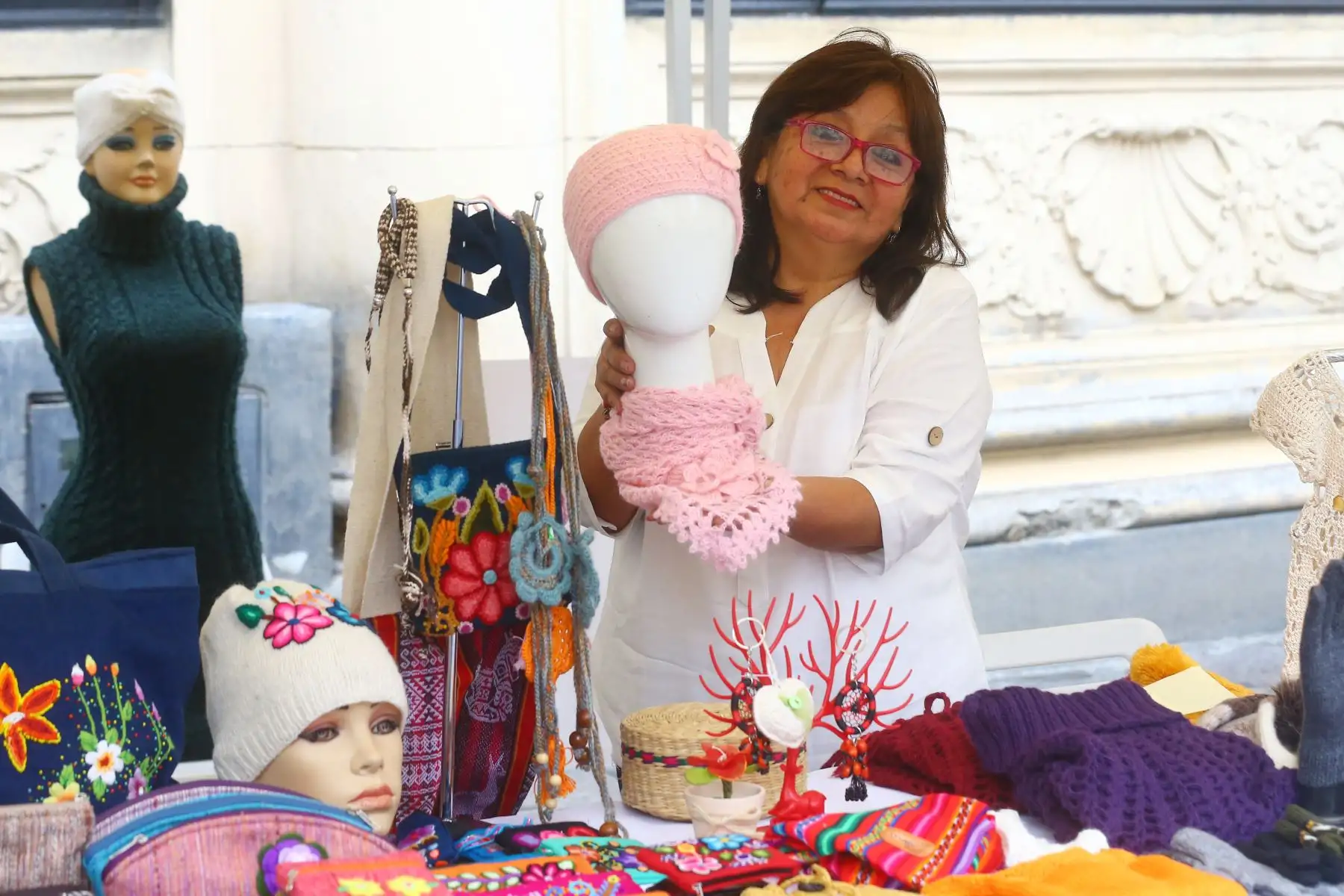 Defensoría del Pueblo inaugura la I Feria Emprendedoras, donde impulsa el emprendimiento de 13 mujeres en su diversidad. También busca visibilizar la importancia de la autonomía económica ante situaciones de discriminación y desigualdad.
Foto: ANDINA/Eddy Ramos