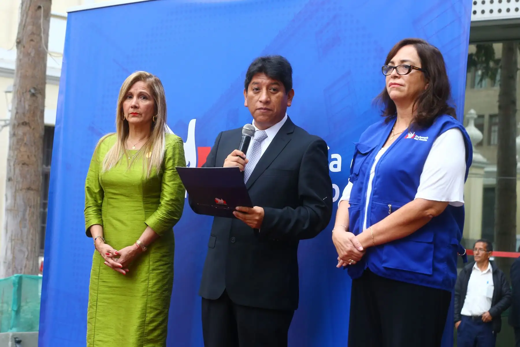 El Defensor del Pueblo, Josué Gutiérrez   inaugura la I Feria Emprendedoras, donde impulsa el emprendimiento de 13 mujeres en su diversidad. 
Foto: ANDINA/Eddy Ramos