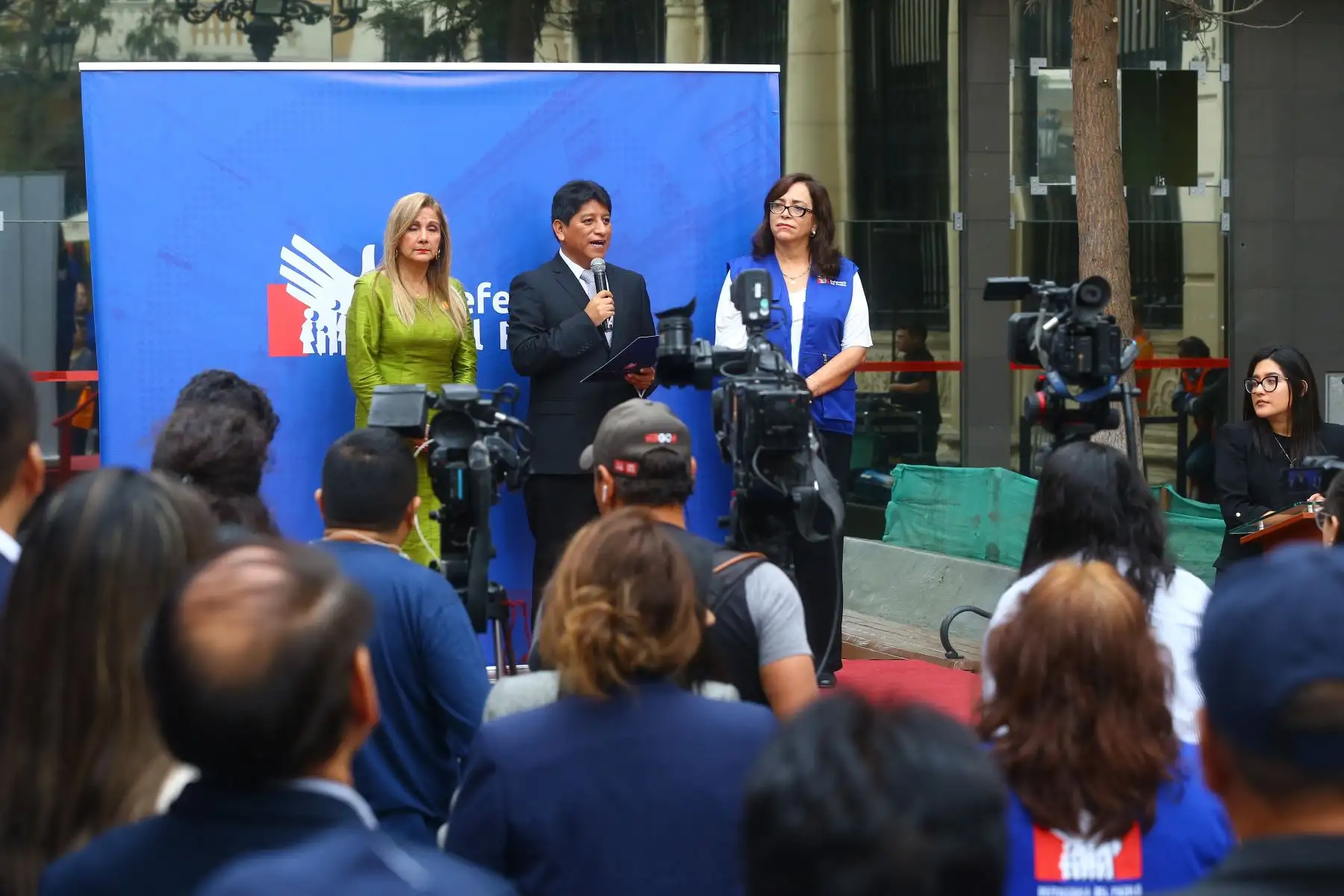El Defensor del Pueblo, Josué Gutiérrez   inaugura la I Feria Emprendedoras, donde impulsa el emprendimiento de 13 mujeres en su diversidad. 
Foto: ANDINA/Eddy Ramos
