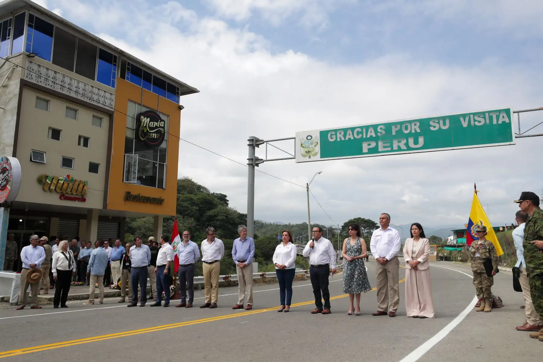 La Presidenta de la República, Dina Boluarte, participa de un encuentro bilateral con el mandatario de Ecuador, Guillermo Lasso, que se desarrolla en la región Piura.
Foto: PCM
