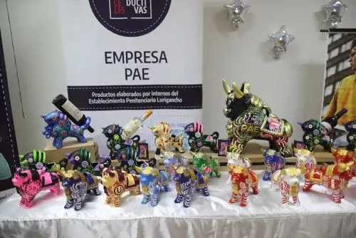 Por esta fecha especial, las personas privadas de libertad del programa de Cárceles Productivas ofrecerán productos que han sido trabajados y dedicados con amor al ser querido en los rubros de confecciones, accesorios, cerámica y manualidades.  Foto: INPE/Difusión