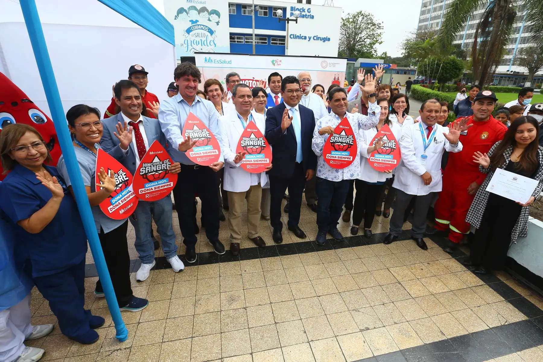 En el marco del Día Mundial del Donante de Sangre, EsSalud reconoce a sacerdote Mateo Bautista que donó sangre 160 veces en toda su vida.
Foto: ANDINA/ Eddy Ramos
