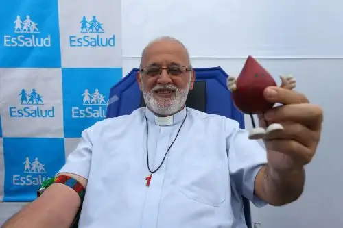 El sacerdote Mateo Bautista García comenzó a donar sangre cuando cumplió 18 años. Actualmente tiene 62. ANDINA/Eddy Ramos