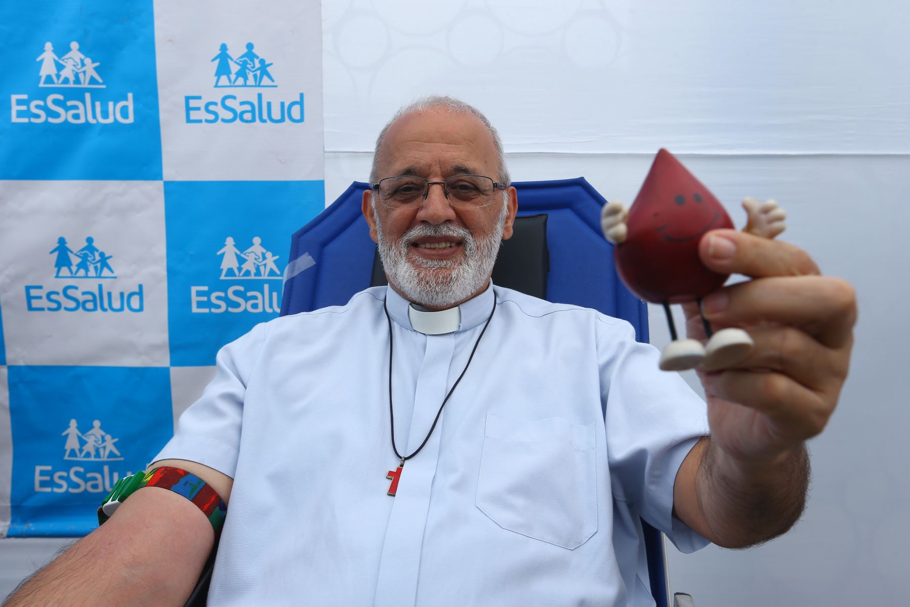 El sacerdote Mateo Bautista García comenzó a donar sangre cuando cumplió 18 años. Actualmente tiene 62. ANDINA/Eddy Ramos