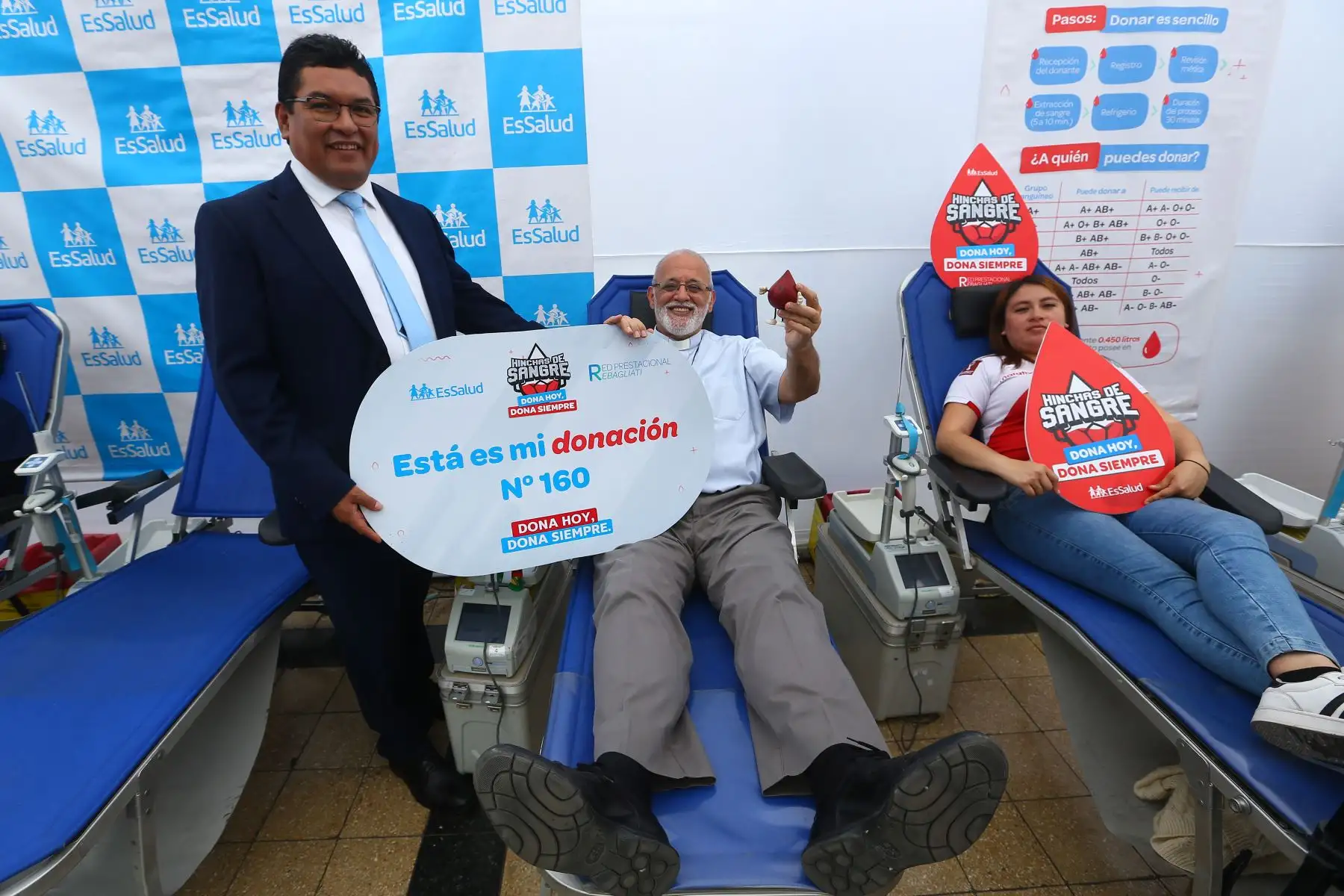En el marco del Día Mundial del Donante de Sangre, EsSalud reconoce a sacerdote Mateo Bautista que donó sangre 160 veces en toda su vida.
Foto: ANDINA/ Eddy Ramos