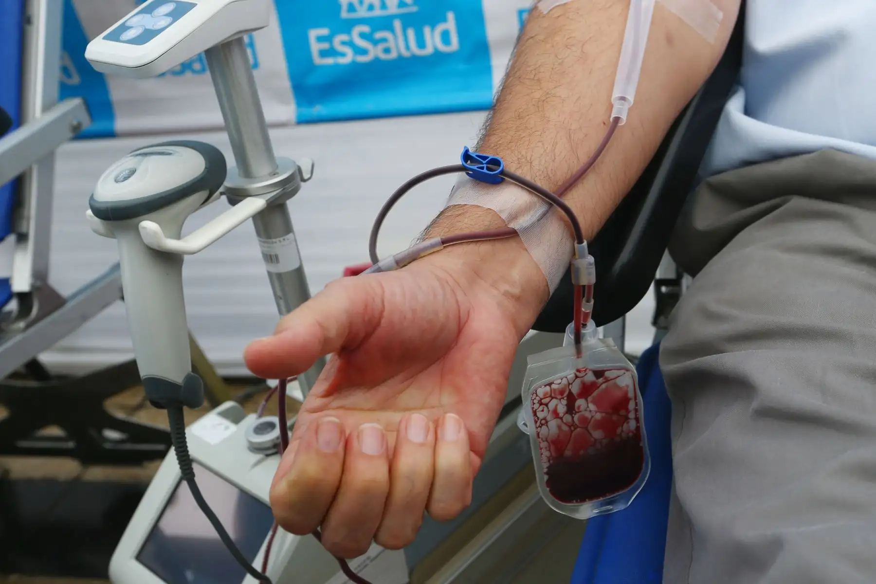 En el marco del Día Mundial del Donante de Sangre, EsSalud reconoce a sacerdote Mateo Bautista que donó sangre 160 veces en toda su vida.
Foto: ANDINA/ Eddy Ramos