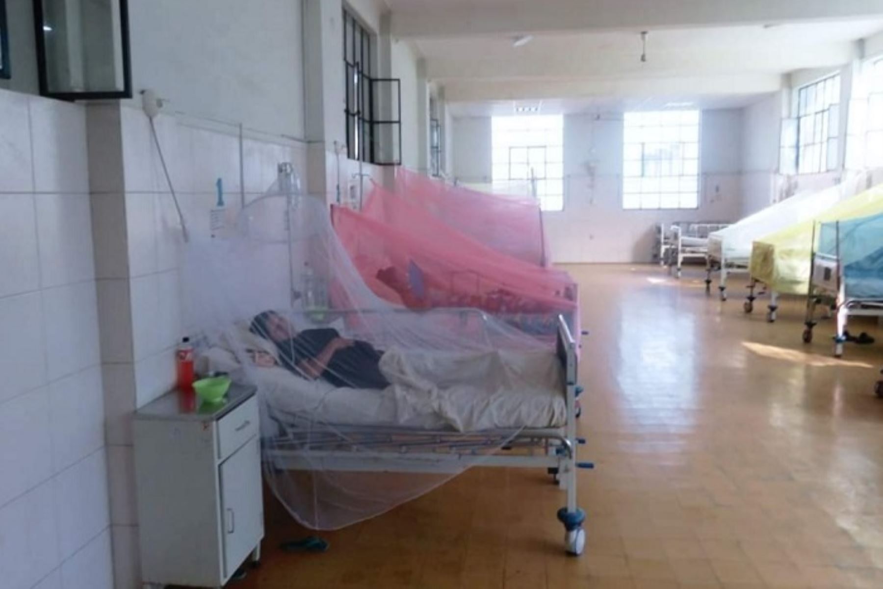 En el hospital Las Mercedes lo asistencial se inauguró desde el pasado 9 de junio una Unidad de Vigilancia Clínica Intensiva (Uviclin) para atender casos leves y con signos de alarma de dengue a fin de poderlos hidratar.