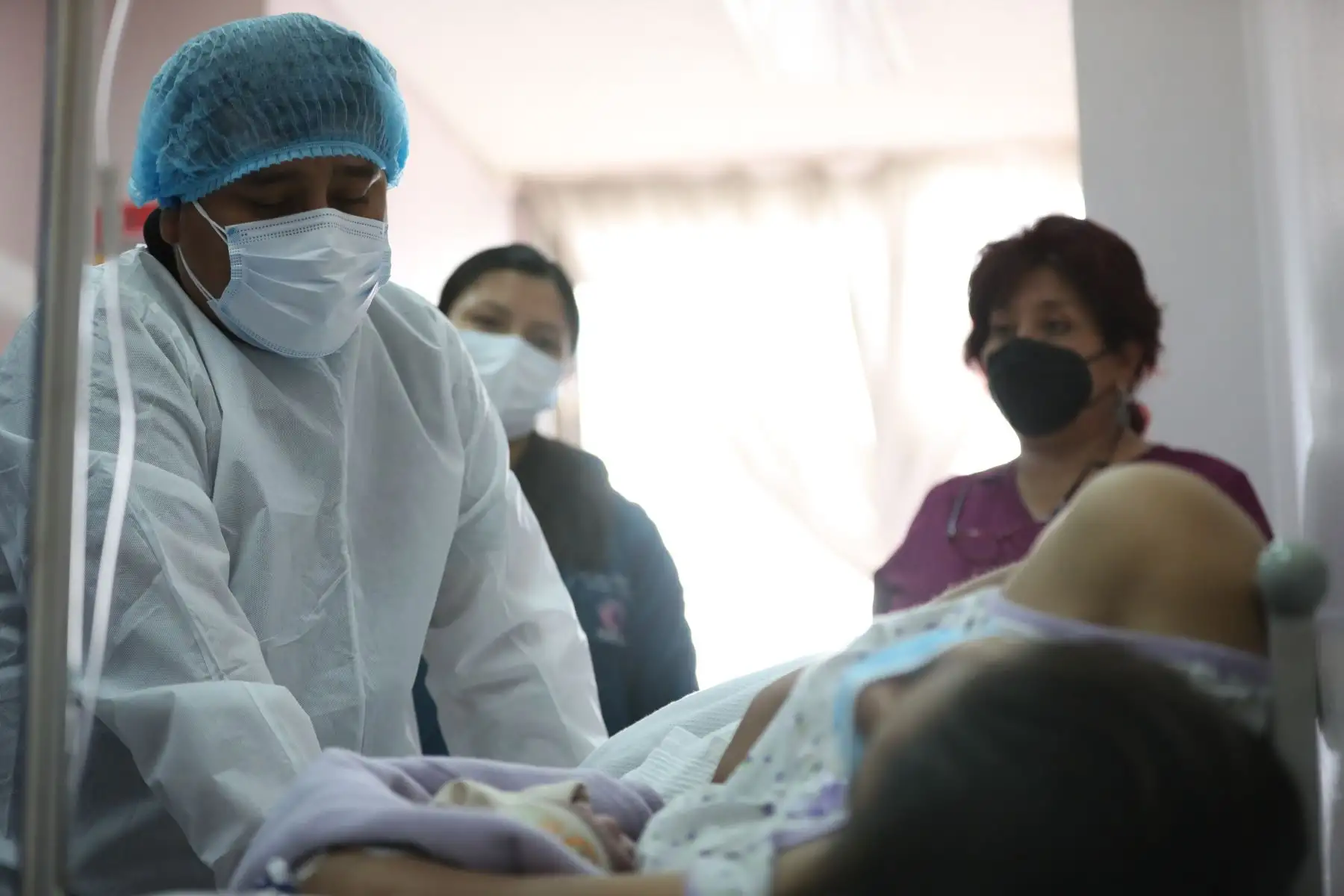 José Gonzáles experimenta con alegría el nacimiento de su segundo hijo, fruto del amor con su esposa Magaly Sosa, a quién apoyó y acompañó en todo el proceso prenatal. Foto: ANDINA/Daniel Bracamonte