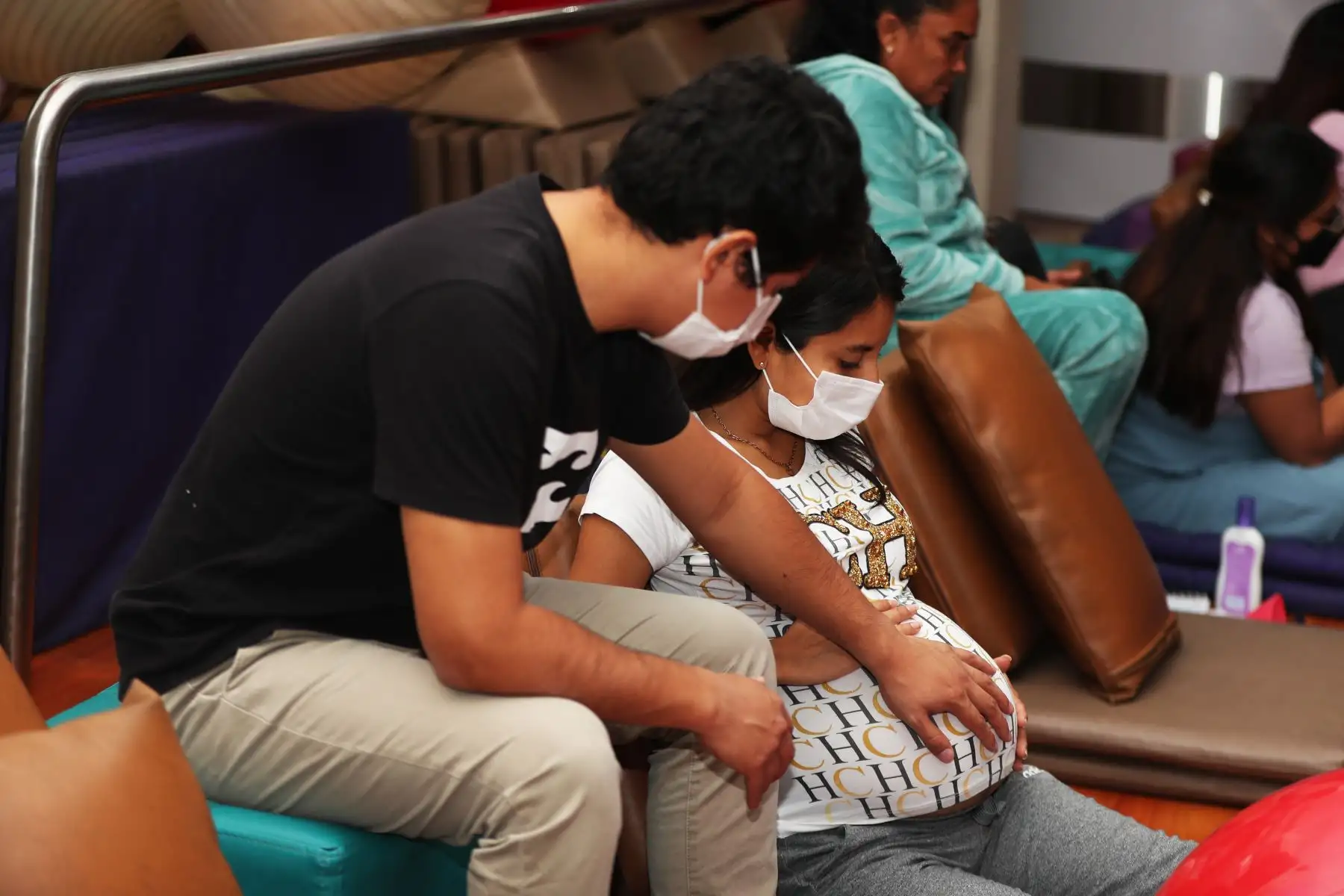 Brando Berrospí espera con ansias el nacimiento de su hijo. Su pareja, Kihara Arroyo, ya tiene 8 meses de gestación, y Brando viene acompañándola y apoyándola en todo el proceso prenatal. Foto: ANDINA/Daniel Bracamonte