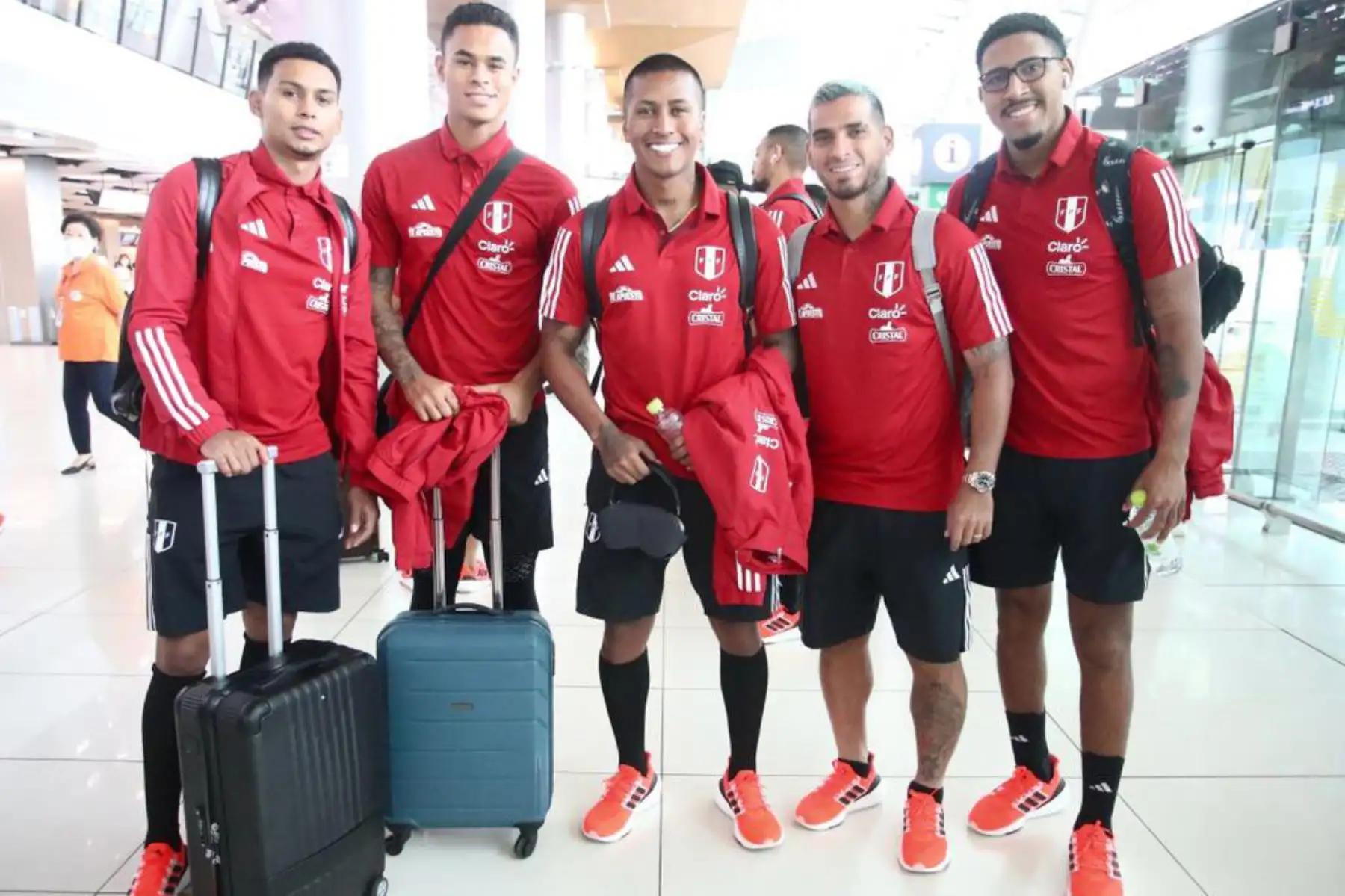 La selección peruana tendrá un quinto y último entrenamiento en Busan, el mismo que será en el escenario del compromiso. Con las bajas confirmadas de Zambrano por suspensión y Lapadula por descanso, el DT buscará mandar su mejor once para enfrentar a su rival de turno.. Foto: ANDINA/ FPF