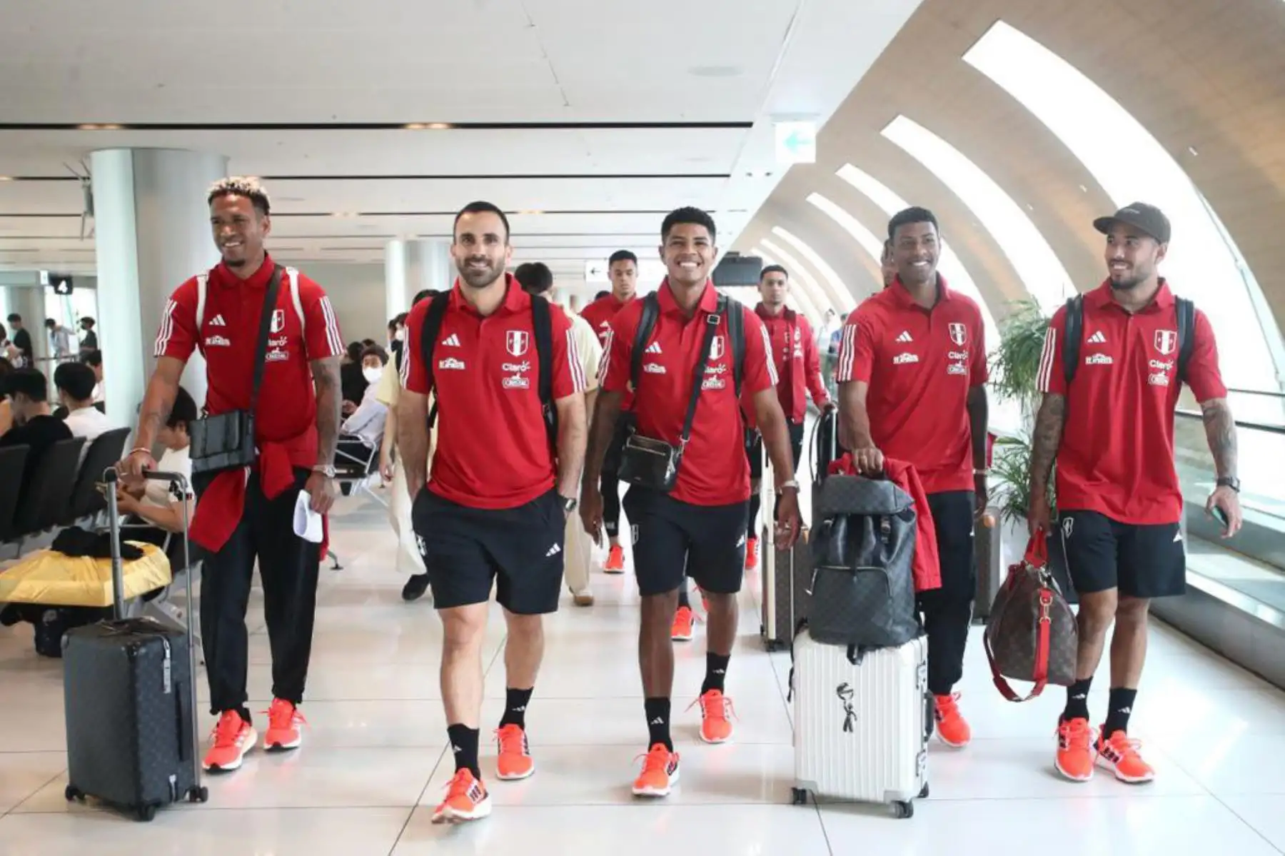 La selección peruana tendrá un quinto y último entrenamiento en Busan, el mismo que será en el escenario del compromiso. Con las bajas confirmadas de Zambrano por suspensión y Lapadula por descanso, el DT buscará mandar su mejor once para enfrentar a su rival de turno.. Foto: ANDINA/ FPF