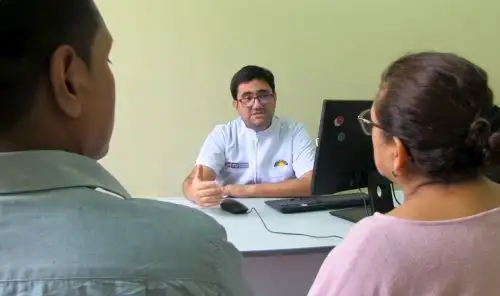La psiquiatra Betty Misaico exhortó a la población acudir a los establecimientos de salud para su chequeo médico tanto en su salud física y salud mental; así como a los Centros de Salud Mental Comunitario implementados por el Ministerio de Salud, o llamar a la línea 113 opción 5 del Minsa para orientación.
