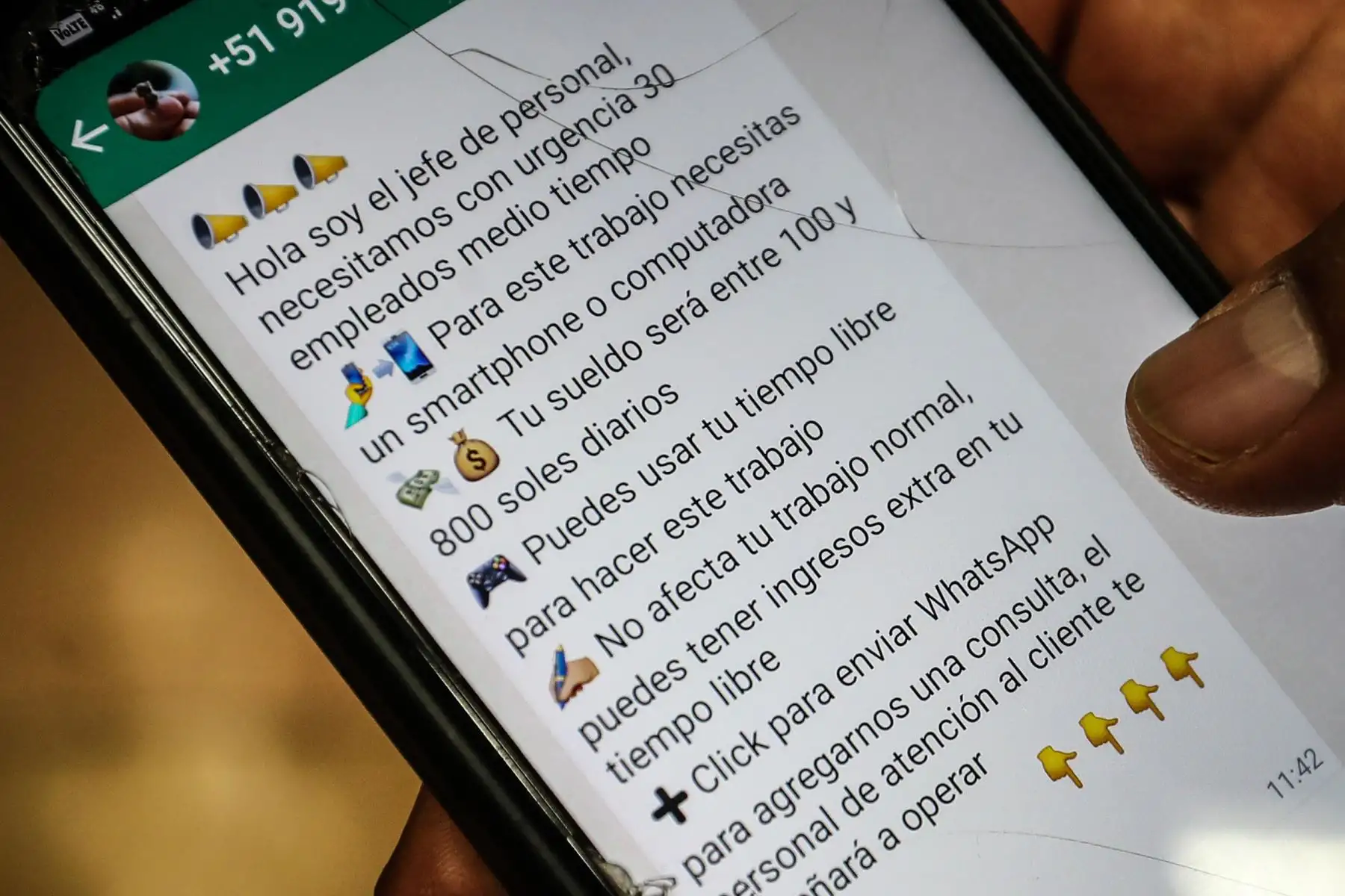Las falsas ofertas laborales se distribuyen en WhatsApp y redes sociales. Foto: ANDINA