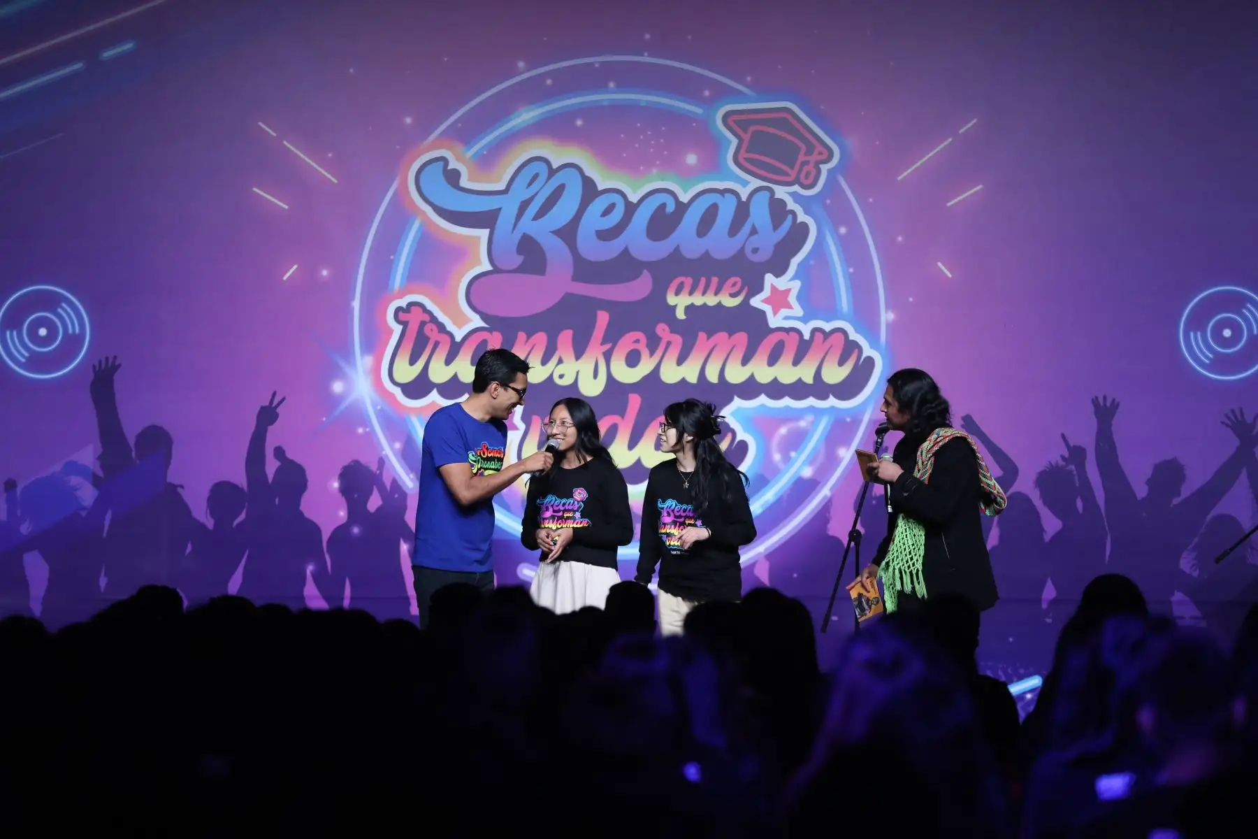 Los jóvenes son parte de los más de 3,000 ganadores de la segunda oportunidad o momento del concurso, quienes podrán estudiar una carrera profesional completa, con todos los gastos pagados por el Estado peruano. Foto: ANDINA/Daniel Bracamonte