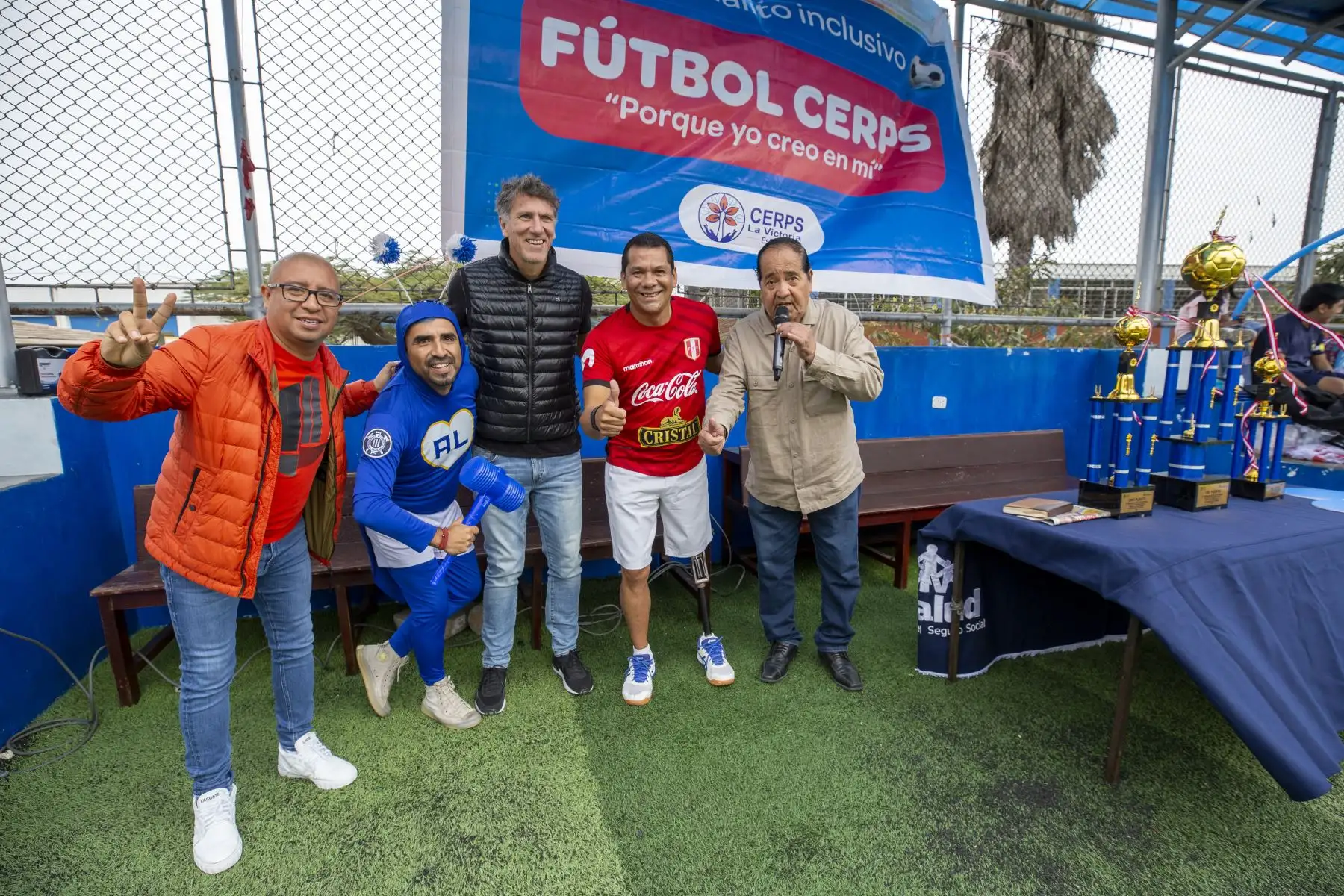 Este tipo de eventos son parte de una serie de actividades del área de prestaciones sociales y dentro de ello, las personas adultas mayores y personas con discapacidad, donde se logra una plena realización social y laboral.  A esta actividad se sumó El exfutbolista y entrenador Flavio Maestri y  Bruno Quiroz, Paradeportista de vóley sentado de alto rendimiento.
Foto: ANDINA/EsSalud