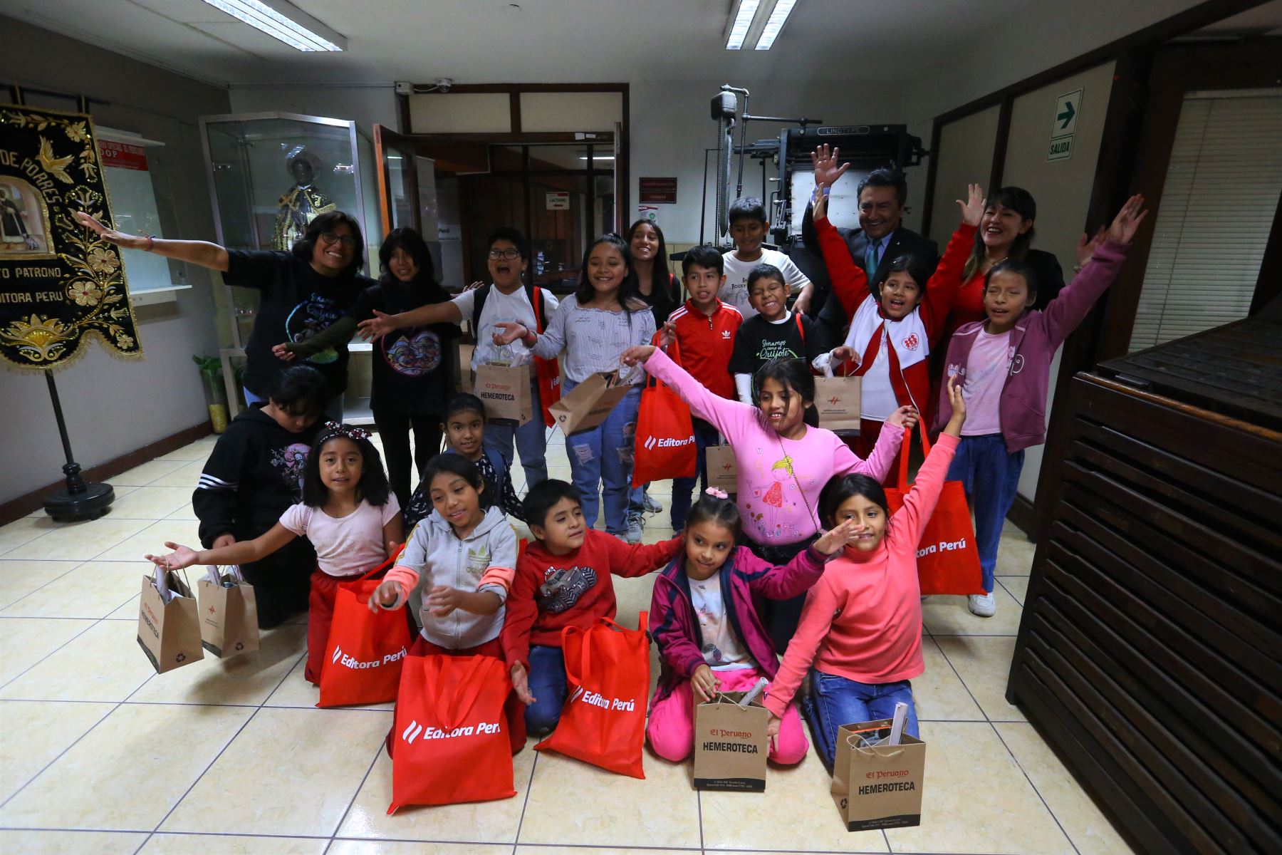 Niños y niñas del proyecto Quijote para la Vida visitaron la sede de El Peruano y Andina. Foto: ANDINA/Eddy Ramos