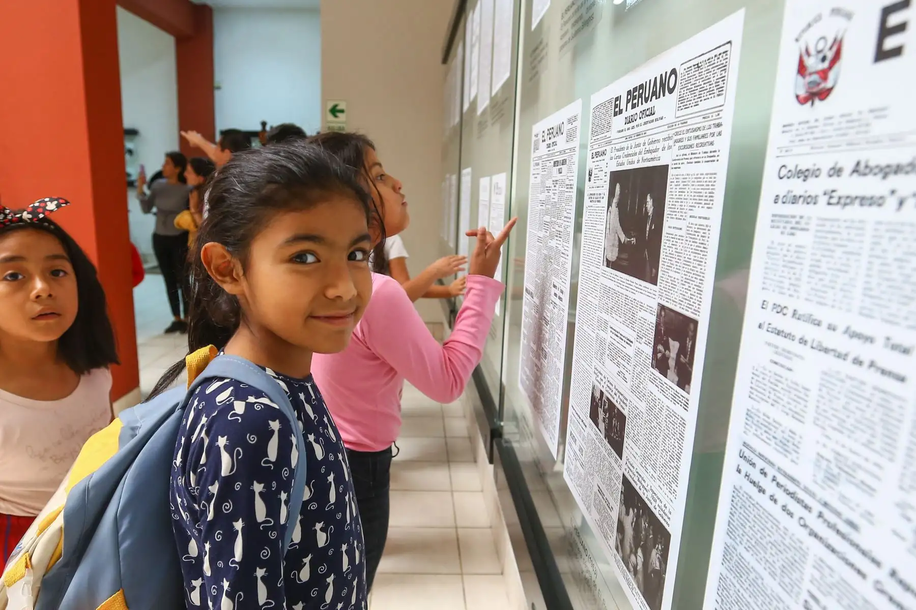 Con entusiasmo, niños y niñas del proyecto Quijote para la Vida del distrito de Puente Piedra visitaron este jueves las instalaciones de Editora Perú para conocer el proceso editorial y la labor informativa tanto del Diario Oficial El Peruano como de la Agencia Peruana de Noticias Andina.
Foto: ANDINA/Eddy Ramos