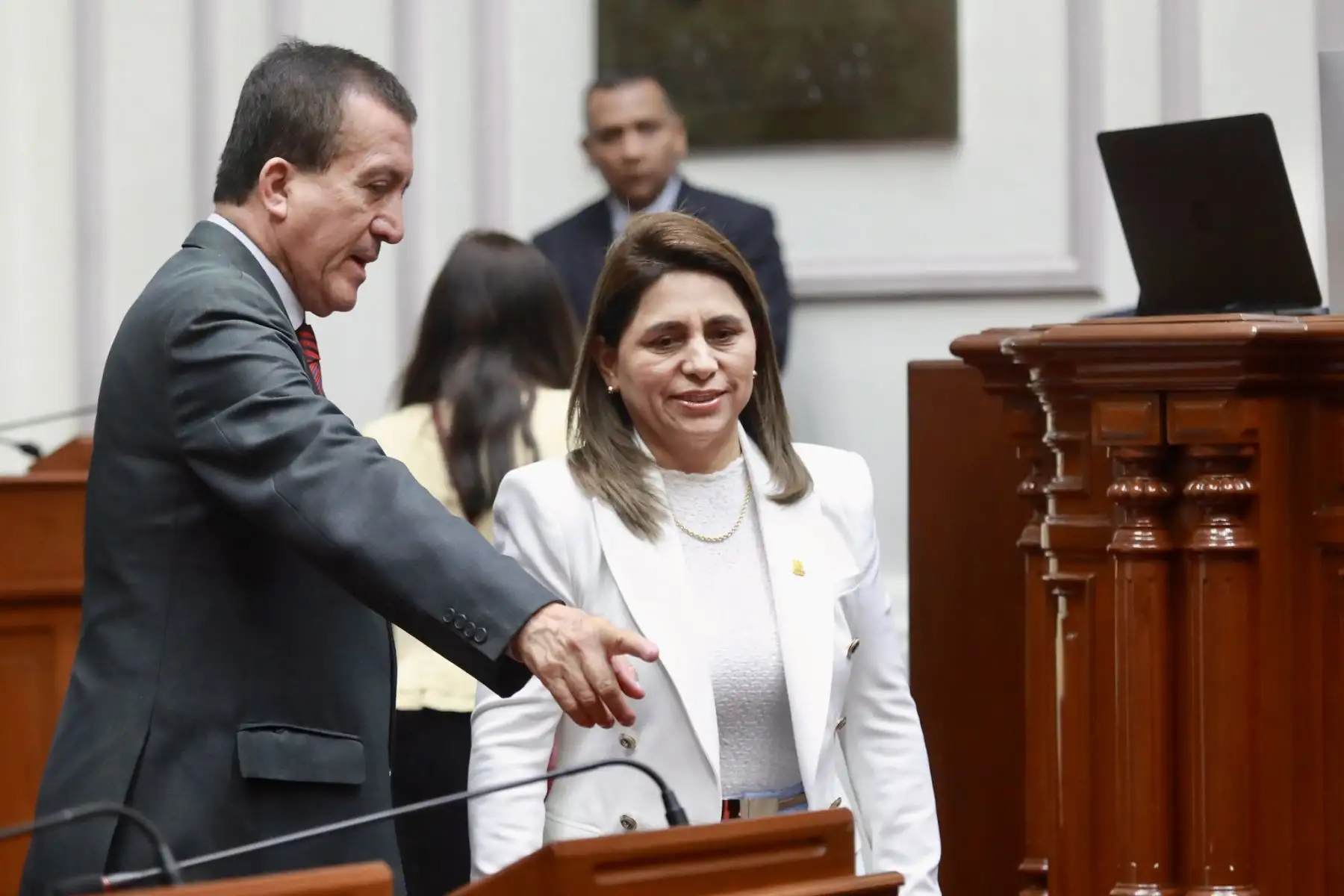 La ministra de Salud, Rosa Gutiérrez, anunció esta noche que presentó su carta de renuncia al cargo y afirmó que desde donde esté, continuará trabajando por el bien del país.
Foto: ANDINA/Congreso