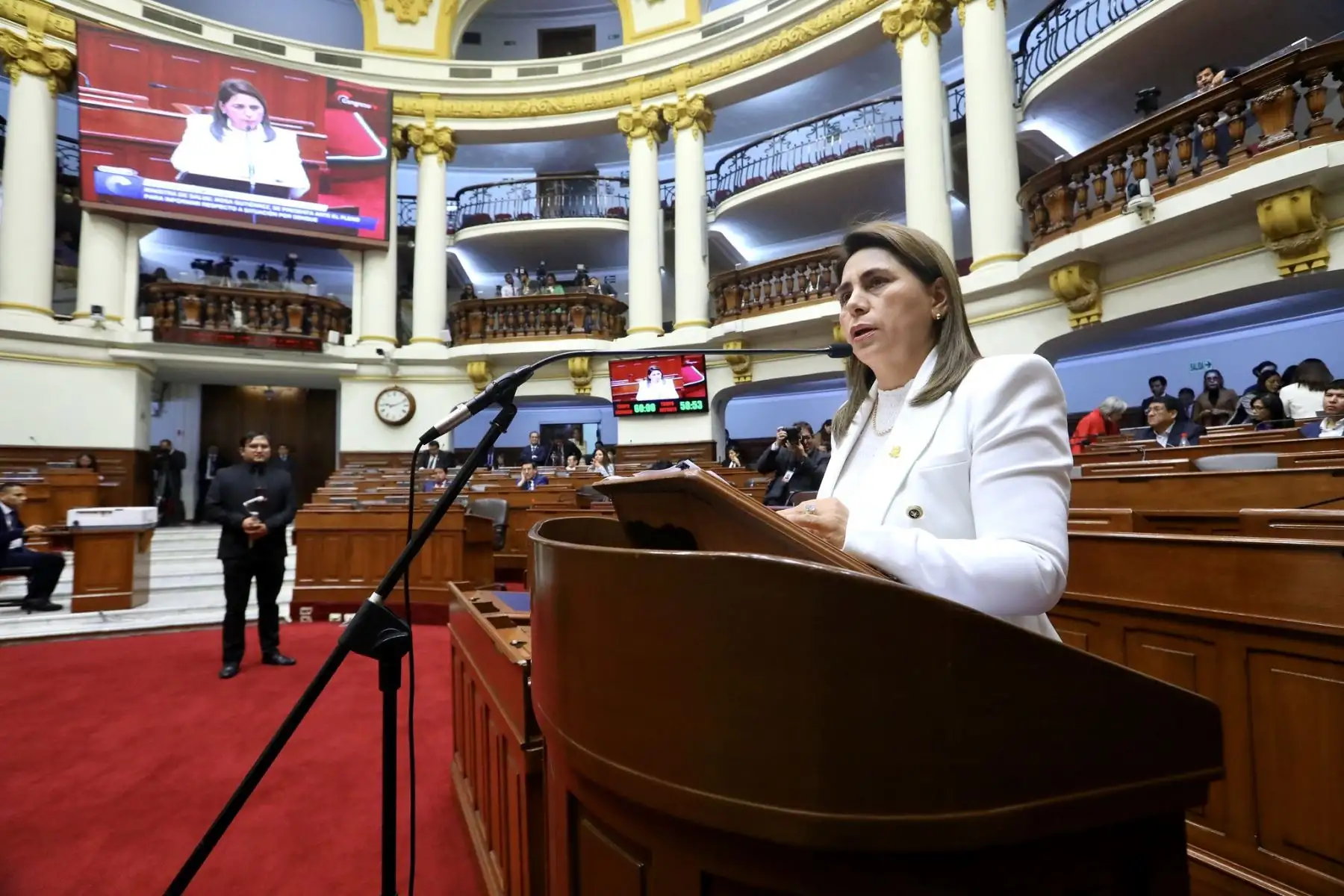 La ministra de Salud, Rosa Gutiérrez, anunció esta noche que presentó su carta de renuncia al cargo y afirmó que desde donde esté, continuará trabajando por el bien del país.
Foto: ANDINA/Congreso