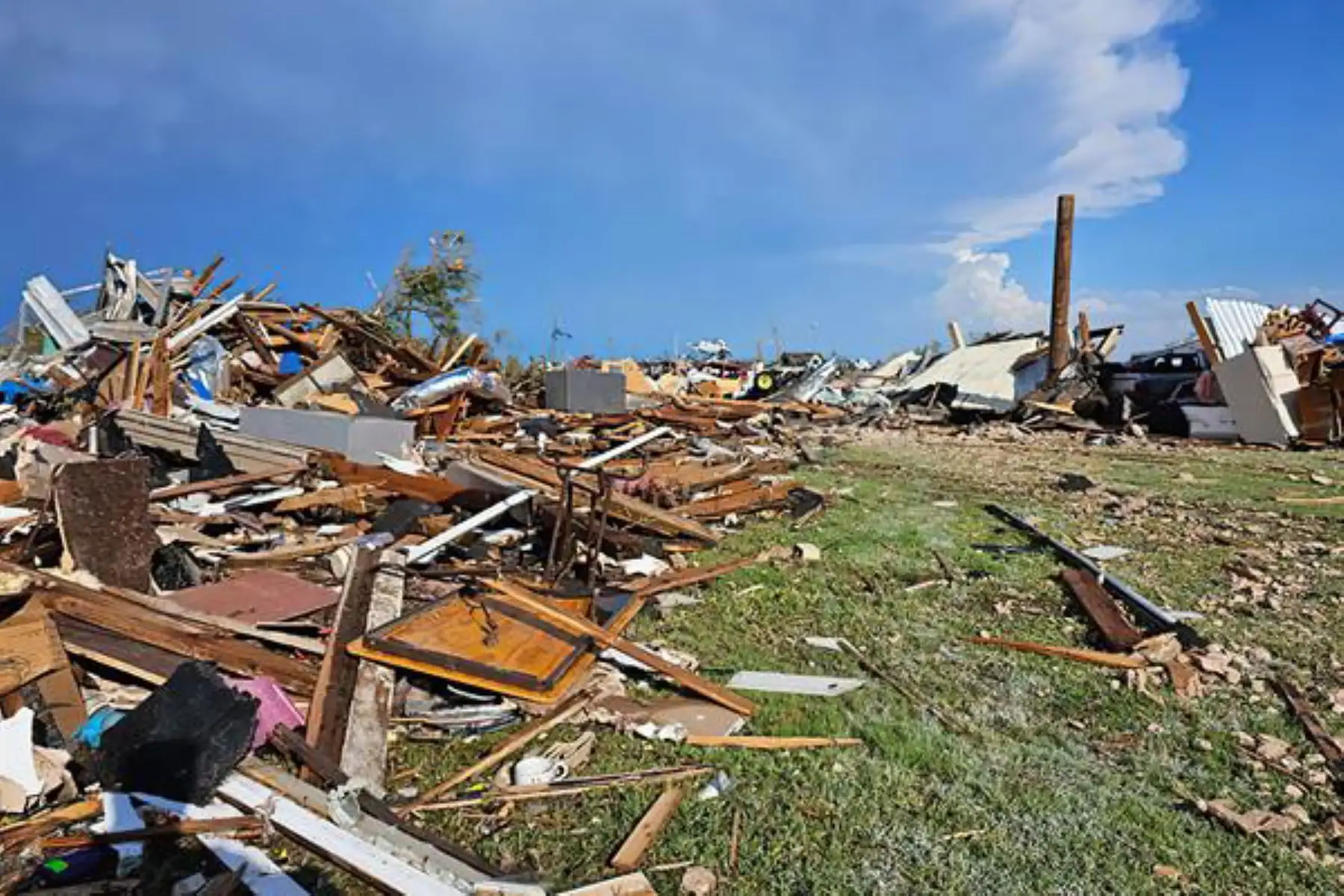 Un fuerte tornado arrasó este jueves la localidad de Perryton, en el norte de Texas, matando a tres personas e hiriendo a más de 70, confirmaron las autoridades locales. Foto: EFE