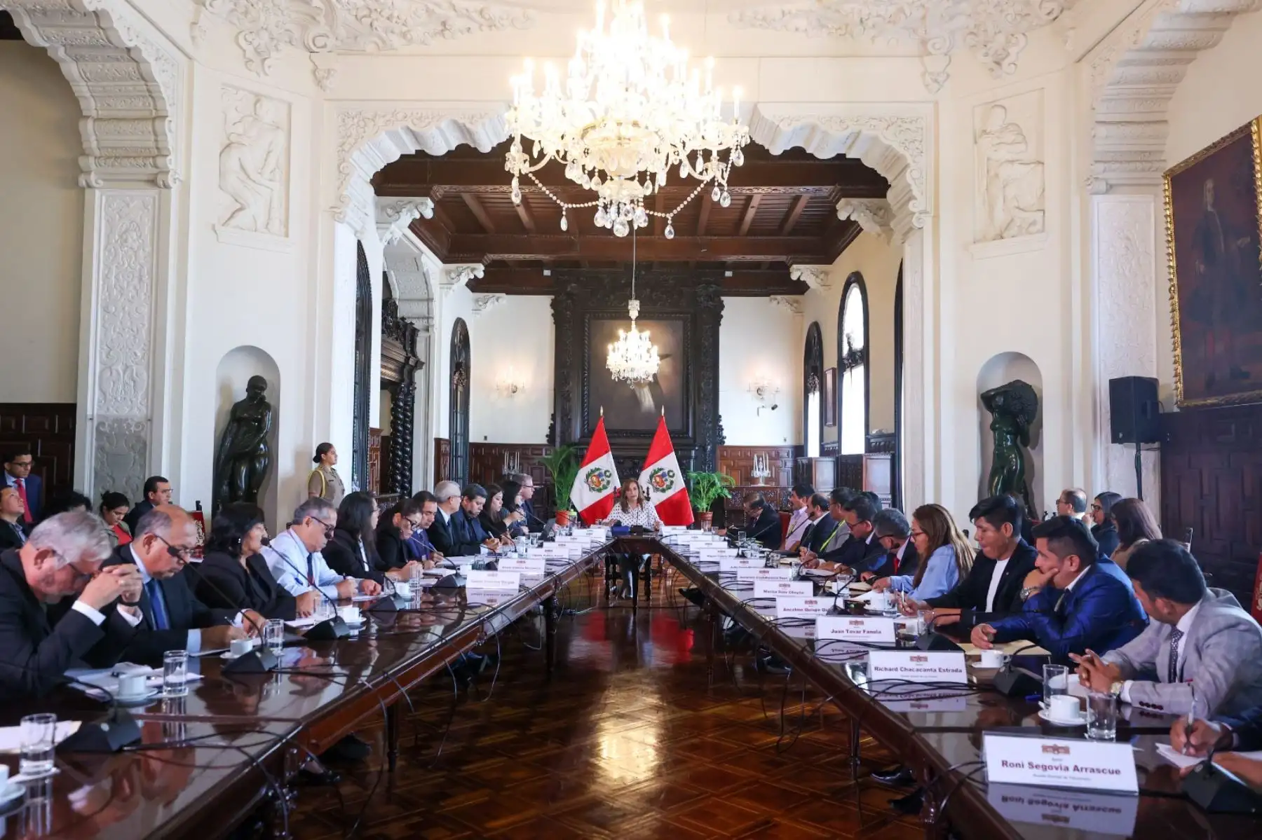 Presidenta Dina Boluarte, sostuvo reunión de trabajo con alcaldes provinciales y distritales de Madre de Dios. Foto: ANDINA/Prensa Presidencia