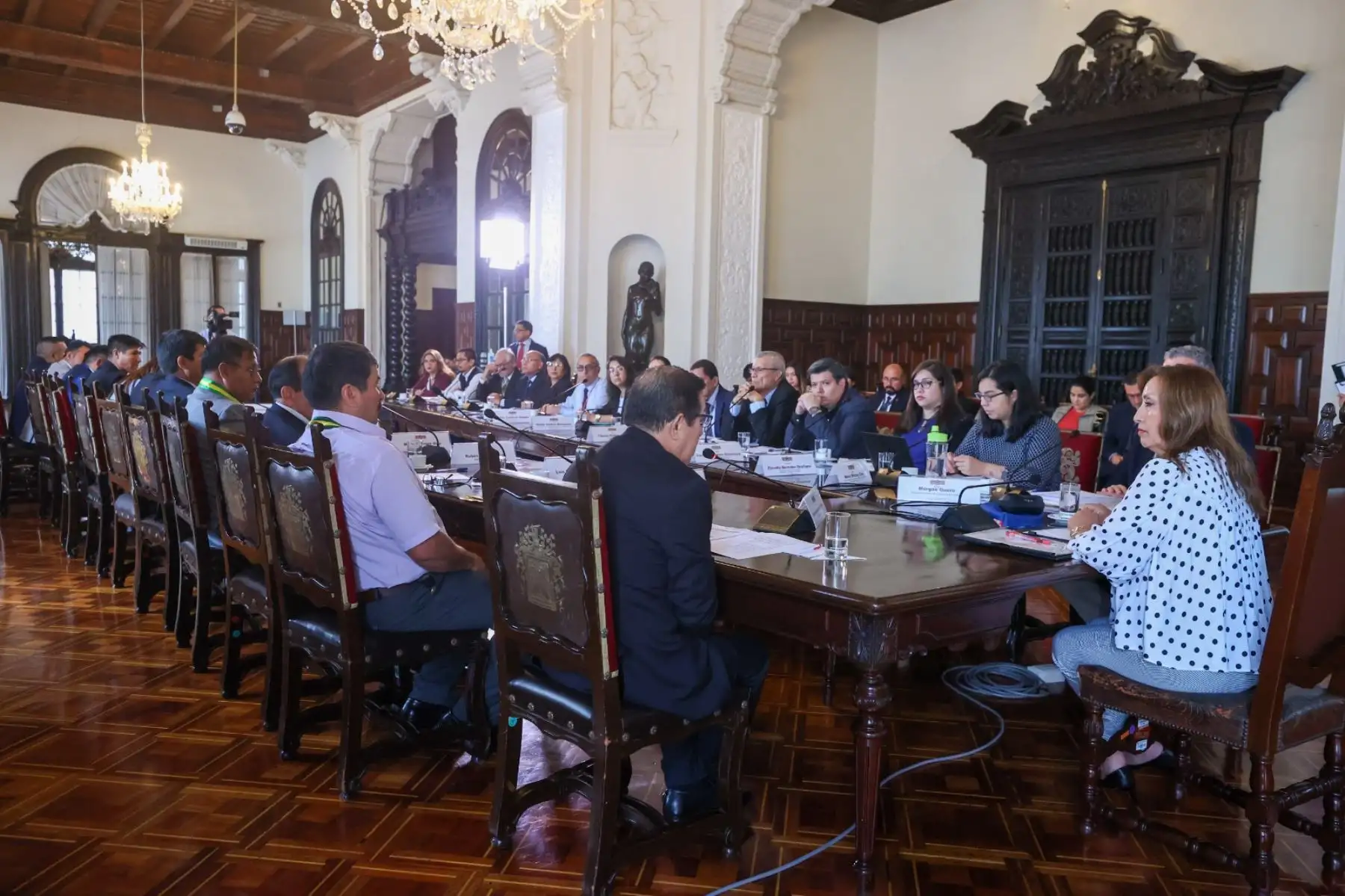 Presidenta Dina Boluarte, sostuvo reunión de trabajo con alcaldes provinciales y distritales de Madre de Dios. Foto: ANDINA/Prensa Presidencia