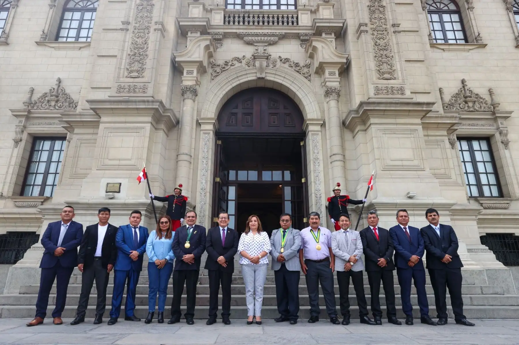 Presidenta Dina Boluarte, sostuvo reunión de trabajo con alcaldes provinciales y distritales de Madre de Dios. Foto: ANDINA/Prensa Presidencia