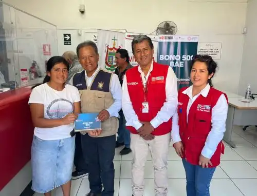 Ministerio de Vivienda entregó 61 bonos de emergencia a familias damnificadas por las lluvias intensas que se registraron en las regiones Lambayeque y Piura. ANDINA/Difusión