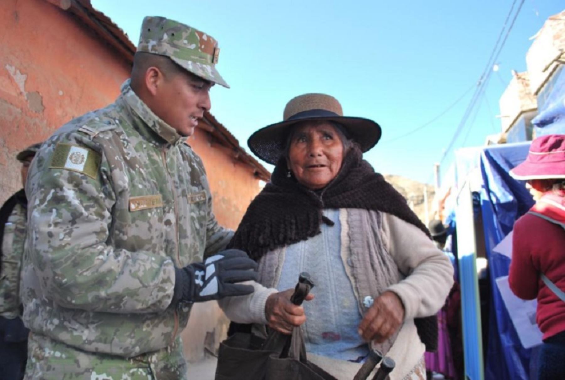 Un total de 15,323 atenciones se realizaron durante los cuatro días de Campaña Cívica Multisectorial, promovida por el Comando Conjunto de las Fuerzas Armadas en el distrito de Cabanillas, en la región Puno, y que permitió llevar asistencia médica y programas sociales del Estado a la población más alejada y vulnerable del país.