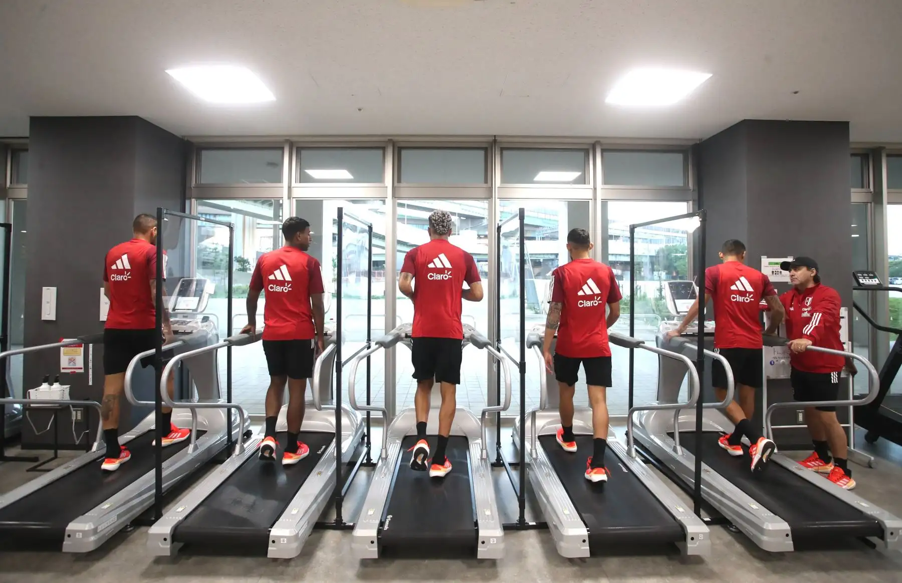 Selección peruana realiza entrenamientos en la ciudad de Osaka previo al partido amistoso ante  ante Japónen el Panasonic Stadium Suita.
Foto: FPF