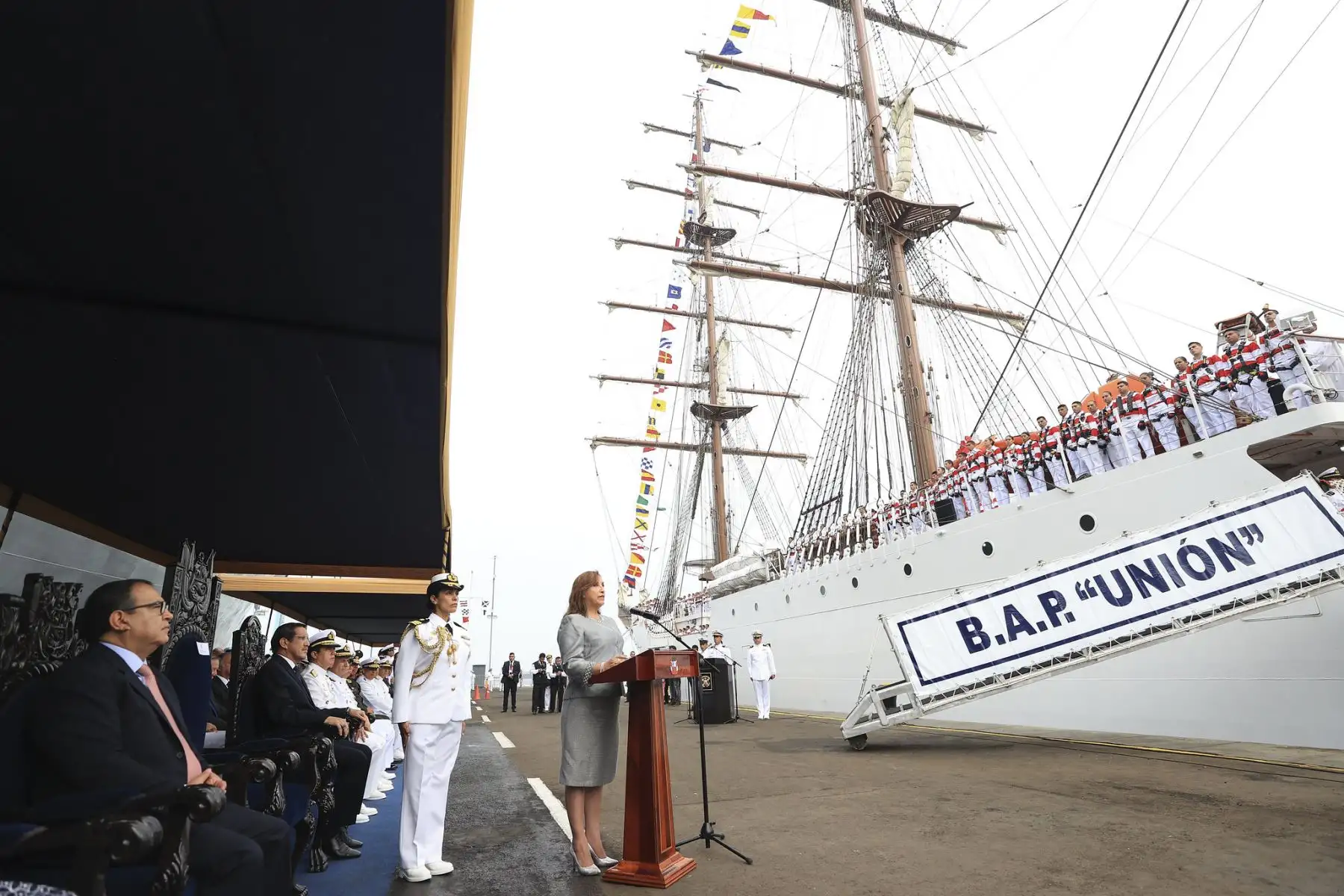Jefa de Estado, Dina Boluarte, participa en ceremonia de zarpe del Buque Escuela a Vela B.A.P. Unión que dará la vuelta al mundo.
Foto: ANDINA/Prensa Presidencia