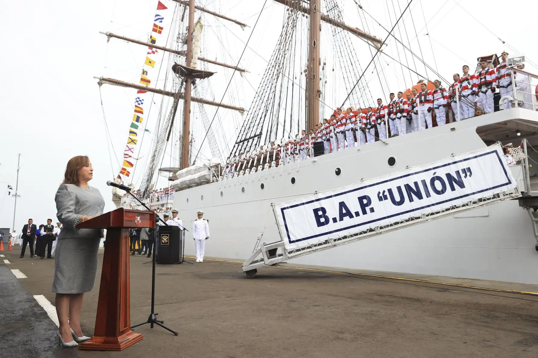 Jefa de Estado, Dina Boluarte, participa en ceremonia de zarpe del Buque Escuela a Vela B.A.P. Unión que dará la vuelta al mundo.
Foto: ANDINA/Prensa Presidencia