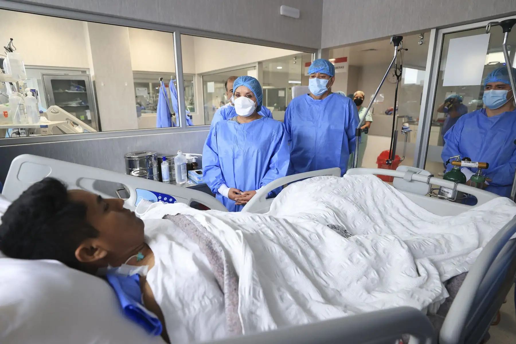 Presidenta Dina Boluarte visitó en el Hospital Nacional PNP Luis N. Sáenz a los tres agentes de la PNP que resultaron heridos en un enfrentamiento armado contra el peligroso delincuente Cristopher Fuentes, alias "Maldito Cris".
Foto: ANDINA/ Prensa Presidencia
