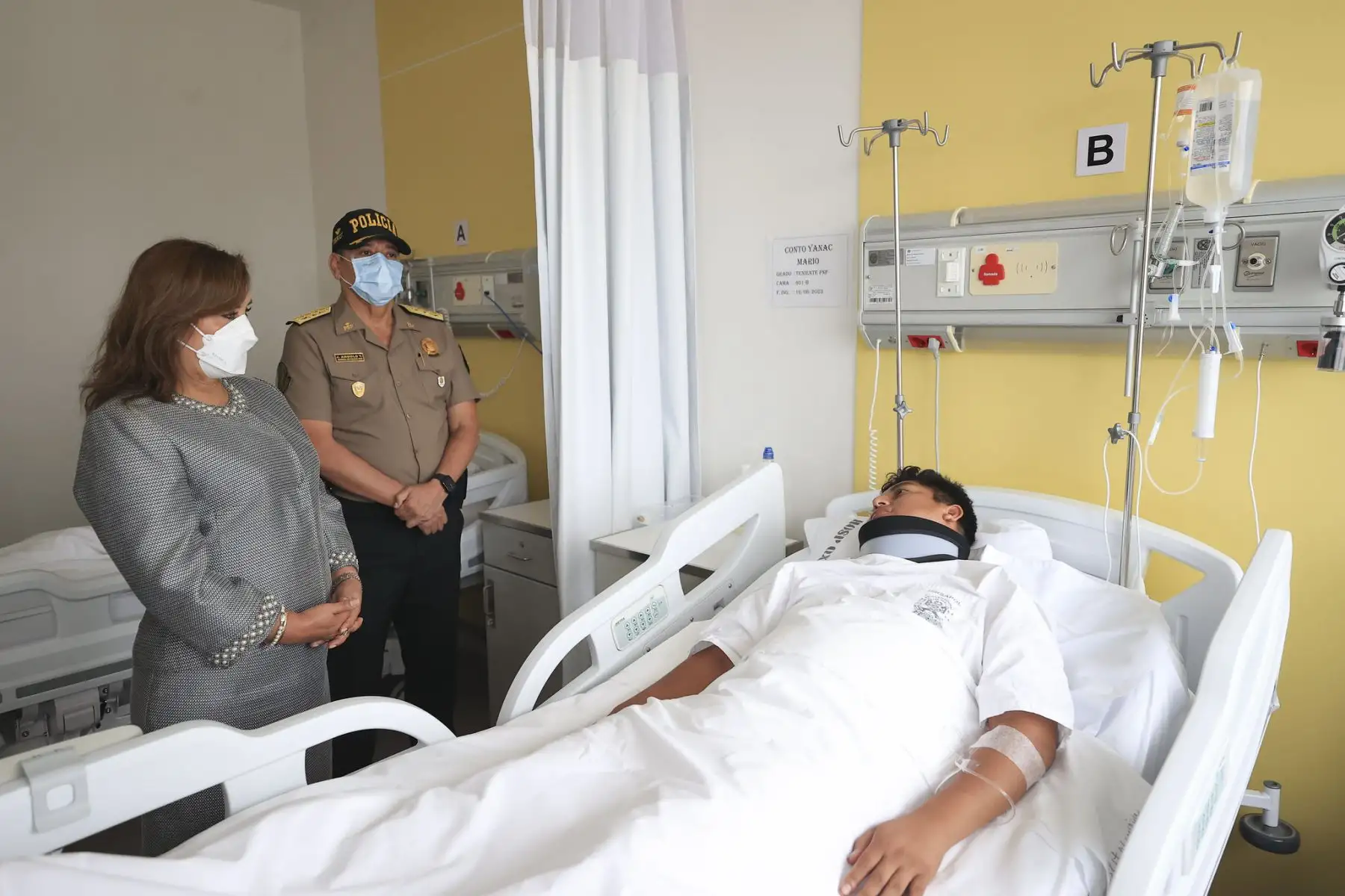 Presidenta Dina Boluarte visitó en el Hospital Nacional PNP Luis N. Sáenz a los tres agentes de la PNP que resultaron heridos en un enfrentamiento armado contra el peligroso delincuente Cristopher Fuentes, alias "Maldito Cris".
Foto: ANDINA/ Prensa Presidencia
