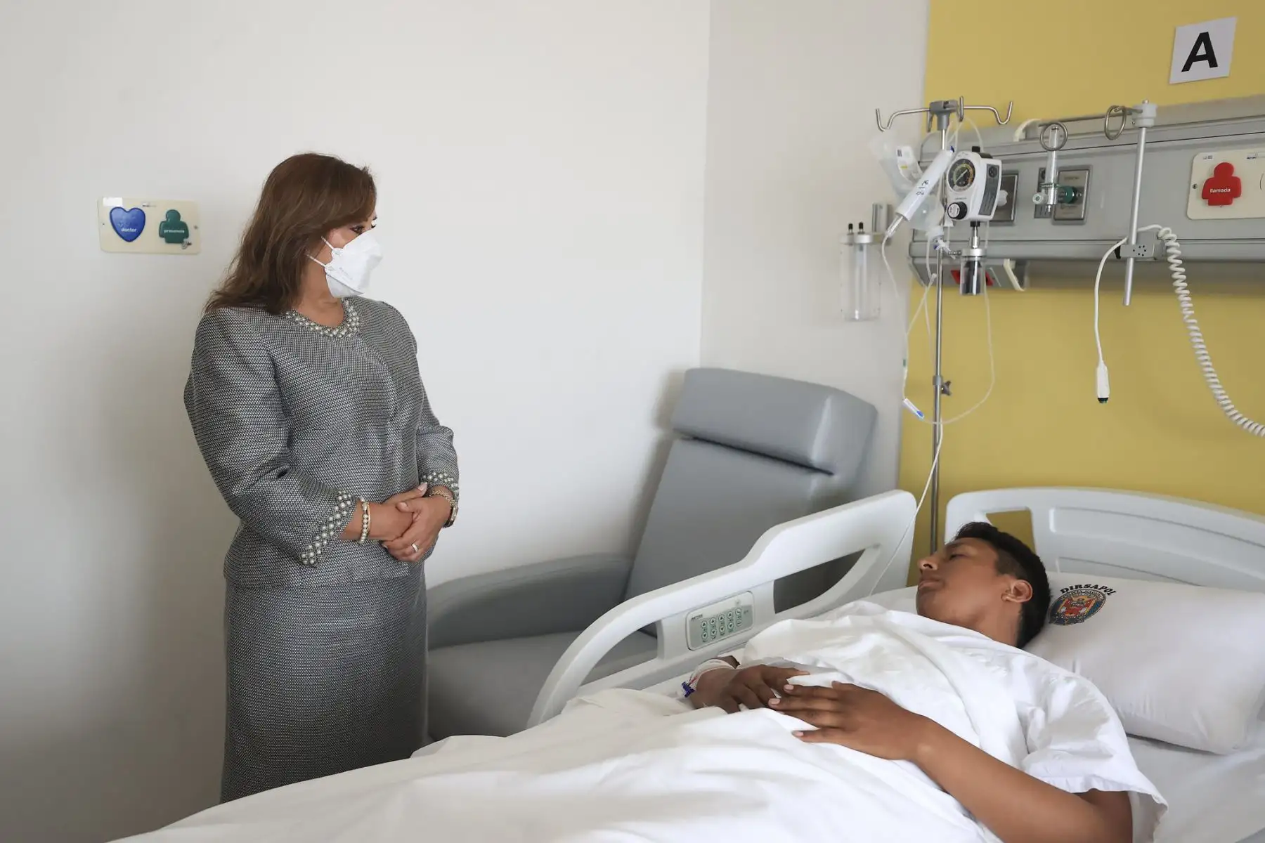 Presidenta Dina Boluarte visitó en el Hospital Nacional PNP Luis N. Sáenz a los tres agentes de la PNP que resultaron heridos en un enfrentamiento armado contra el peligroso delincuente Cristopher Fuentes, alias "Maldito Cris".
Foto: ANDINA/ Prensa Presidencia
