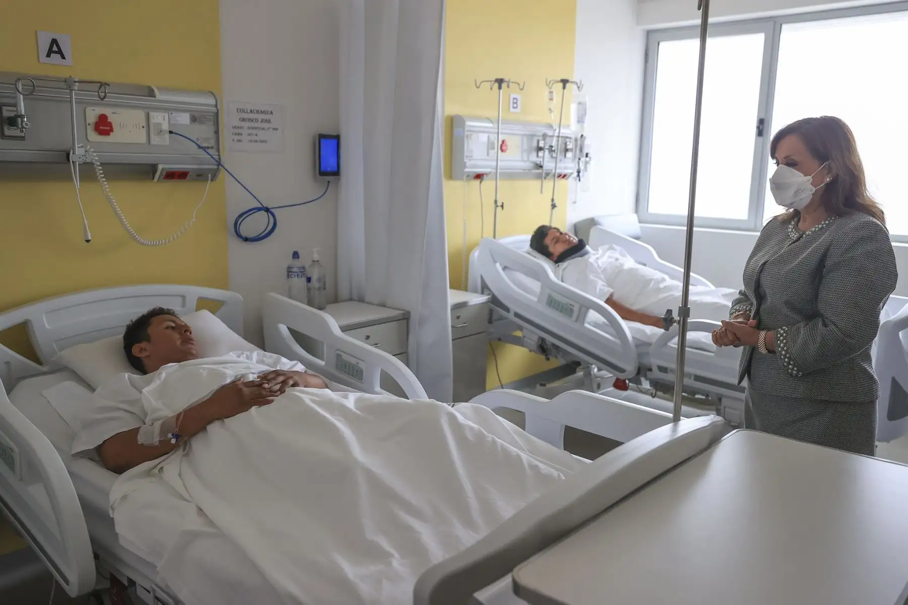 Presidenta Dina Boluarte visitó en el Hospital Nacional PNP Luis N. Sáenz a los tres agentes de la PNP que resultaron heridos en un enfrentamiento armado contra el peligroso delincuente Cristopher Fuentes, alias "Maldito Cris".
Foto: ANDINA/ Prensa Presidencia