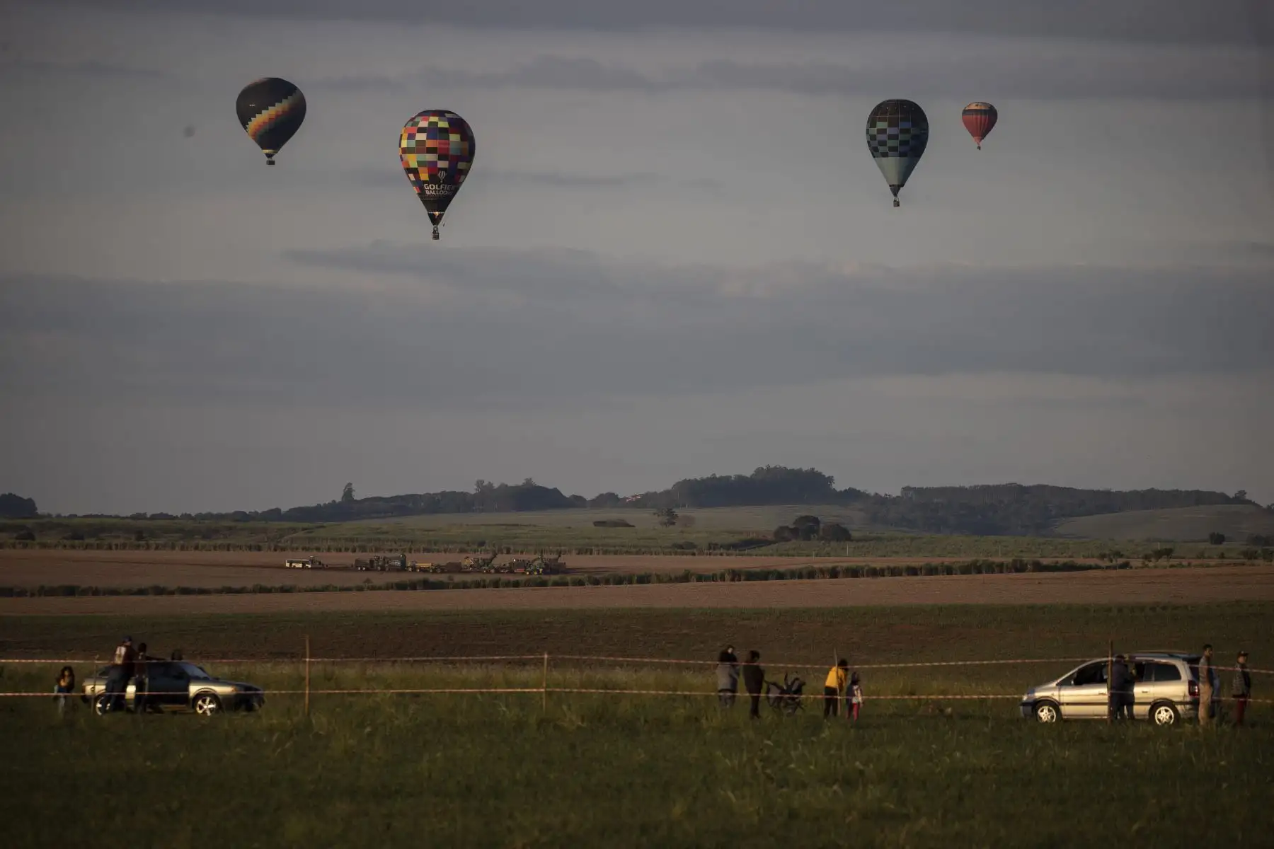 Globos emprenden vuelo durante la 36° edición del Campeonato Brasileño de Globos Aerostáticos en la ciudad de Boituva, estado de Sao Paulo (Brasil). 
Foto: EFE