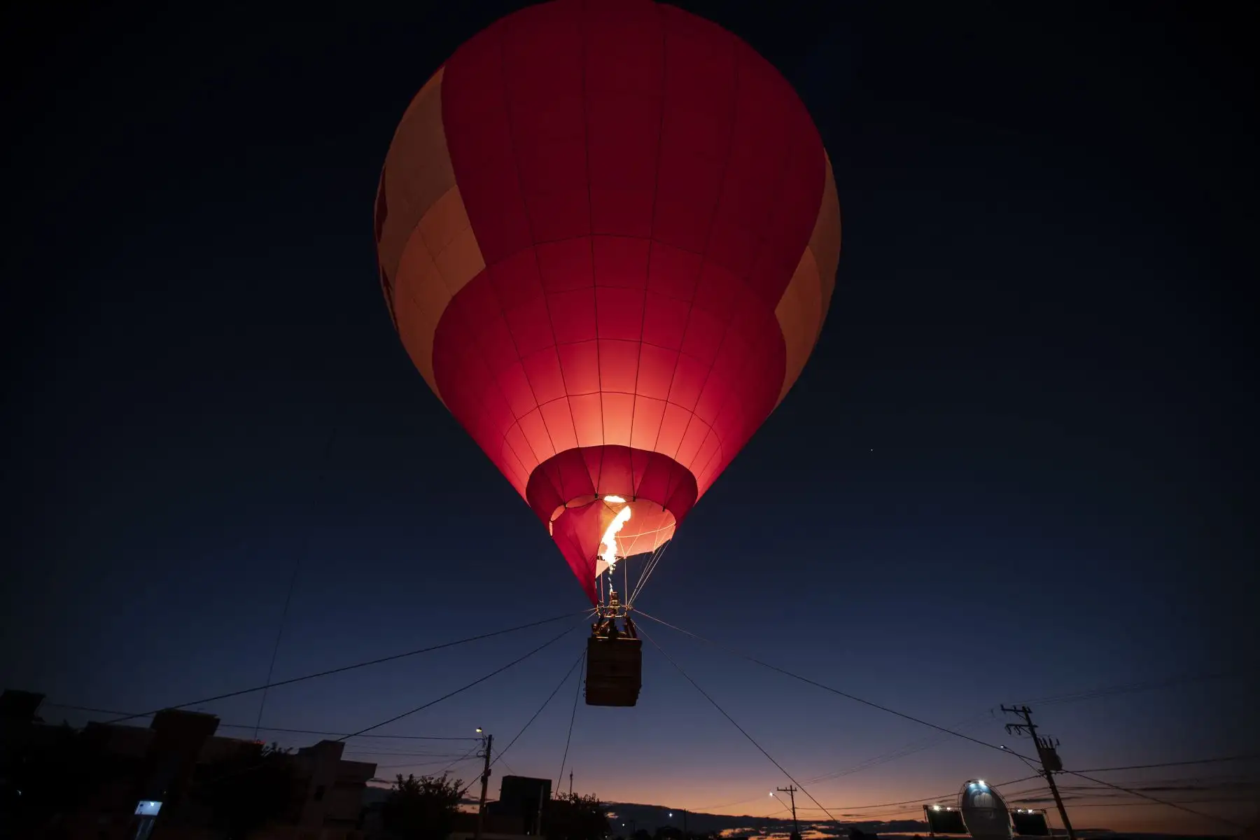 Globos emprenden vuelo durante la 36° edición del Campeonato Brasileño de Globos Aerostáticos en la ciudad de Boituva, estado de Sao Paulo (Brasil). 
Foto: EFE
