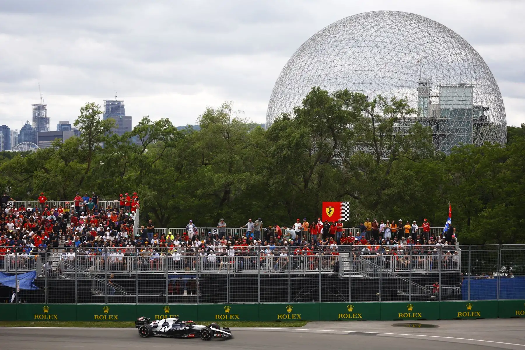 Nyck de Vries de Holanda conduciendo la  Scuderia AlphaTauri AT04 en la pista durante el Gran Premio de F1 de Canadá en el Circuito Gilles Villeneuve.
Foto: AFP