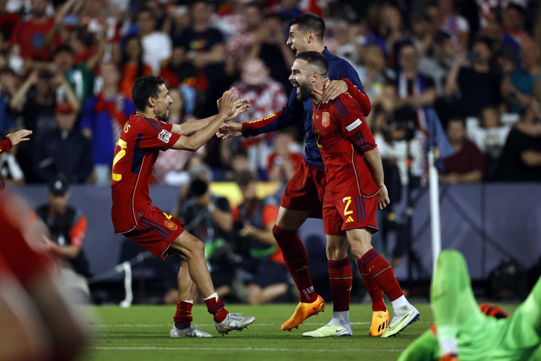 España celebra la victoria tras el partido de fútbol final de la UEFA Nations League entre Croacia y España en el Feyenoord Stadion de Kuip en Rotterdam, Países Bajos, el 18 de junio de 2023. (Croacia, Países Bajos; Holanda, España)
Foto: EFE