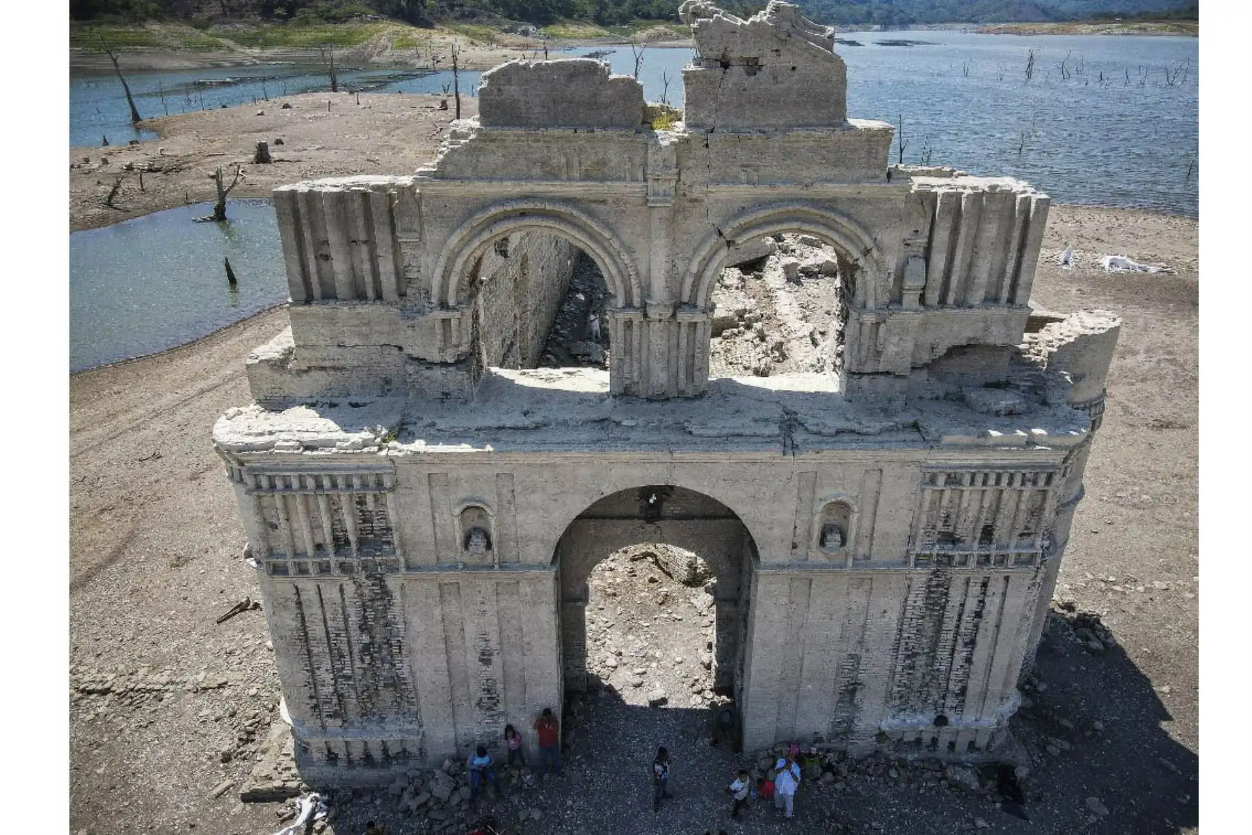 Se trata de un templo dominico del siglo XVI ubicado en la localidad de Quechula, en el estado de Chiapas. Foto: AFP