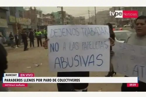 Colectiveros piden reglamentación de su servicio y marchan contra multas. Foto:Captura TV