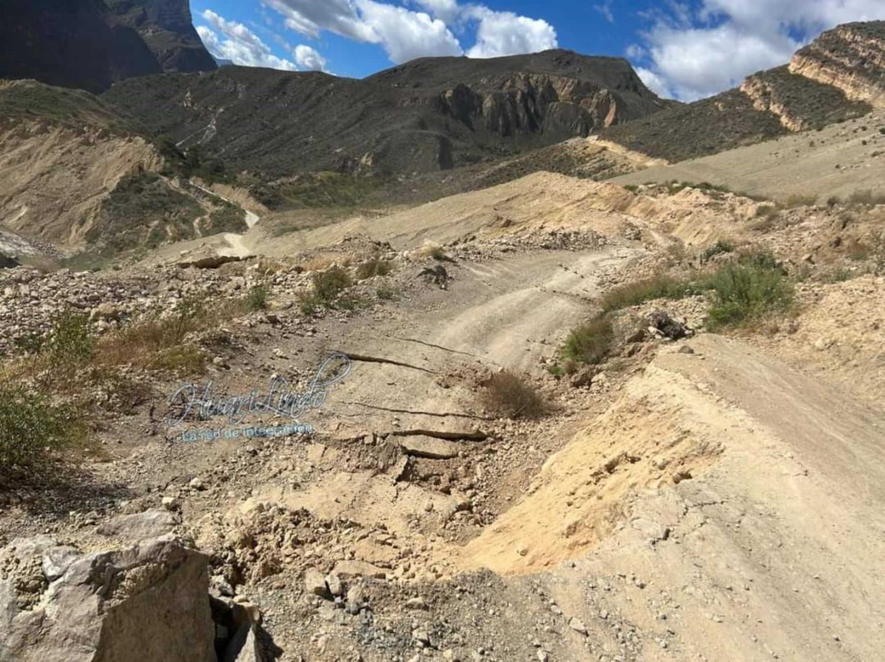 Deslizamiento afecta 50 metros de carretera en la provincia de Huar, en Áncash.