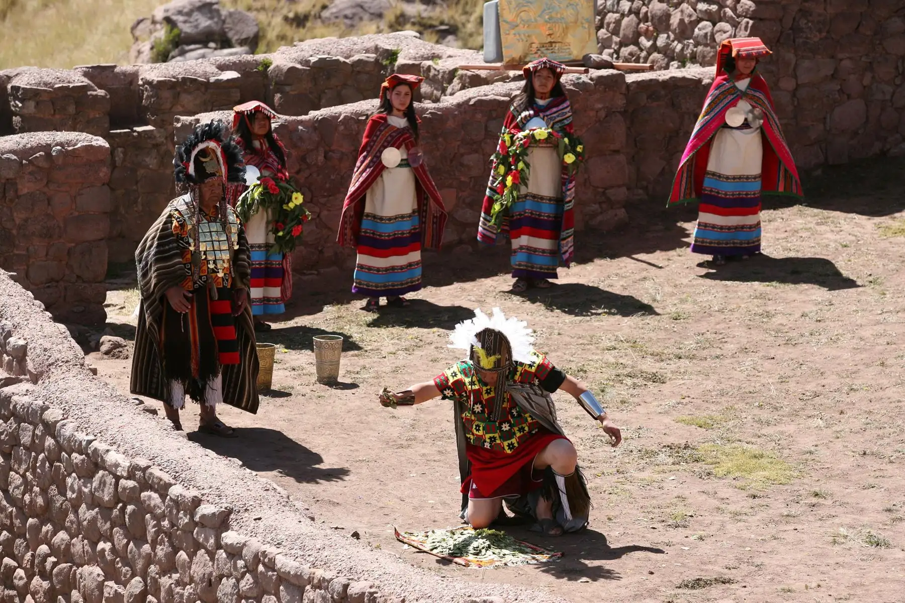 El actor David Ancca, de anteriores versiones del Inti Raymi, encabezó la puesta en escena como Mancco Qhapaq y revivió cómo Cusco fue instaurado por medio de las leyendas de Mancco Qhapaq y Mama Occllo y los Hermanos Ayar.
Foto: ANDINA/Percy Hurtado Santillán
