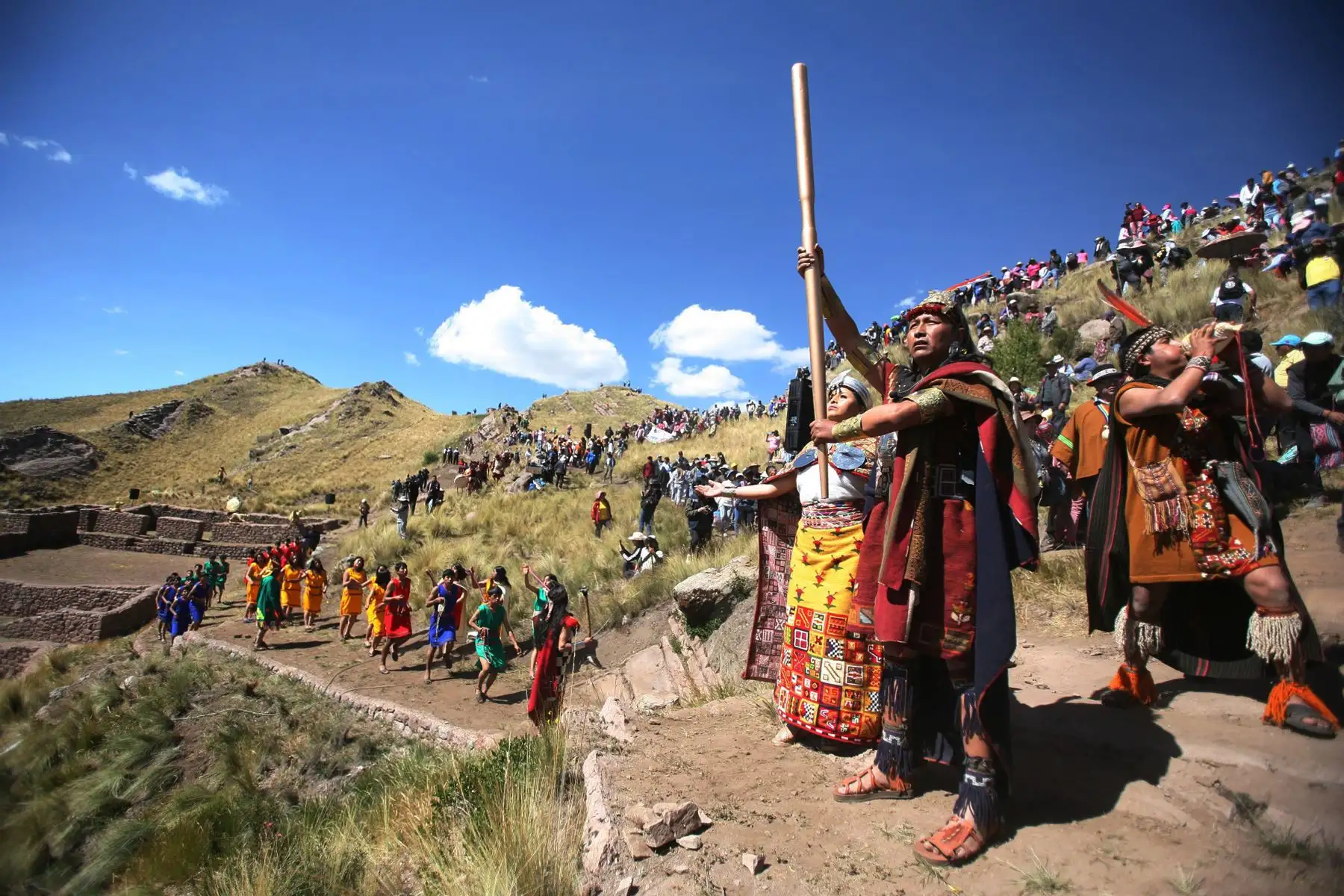 El actor David Ancca, de anteriores versiones del Inti Raymi, encabezó la puesta en escena como Mancco Qhapaq y revivió cómo Cusco fue instaurado por medio de las leyendas de Mancco Qhapaq y Mama Occllo y los Hermanos Ayar.
Foto: ANDINA/Percy Hurtado Santillán