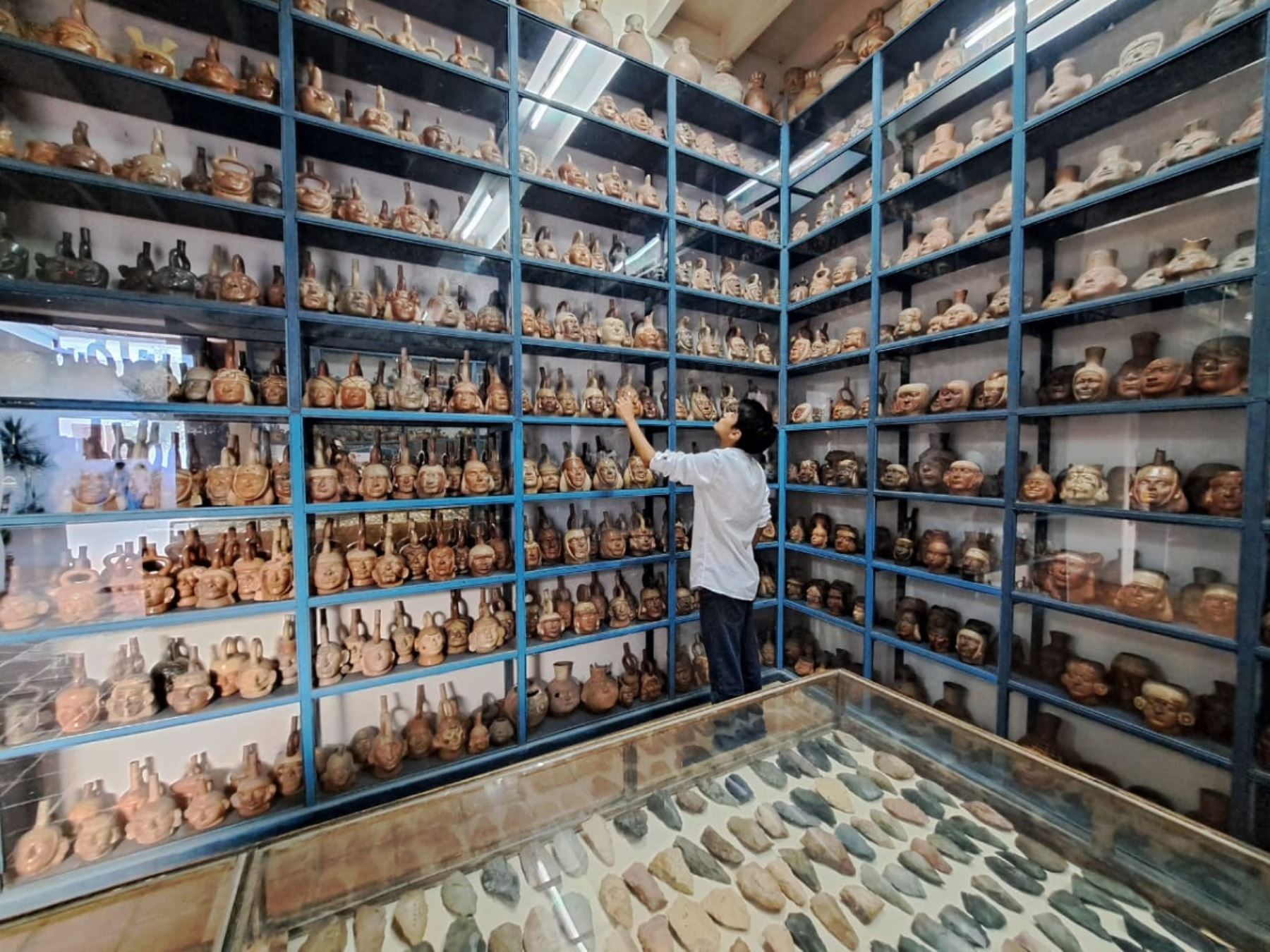 Quien recorre el Museo Larco, en Pueblo Libre, disfrutará de un increíble viaje al pasado de la mano de 45 mil piezas que nos invitan a descubrir 5,000 años de historia del antiguo Perú. Foto: ANDINA/Karina Garay