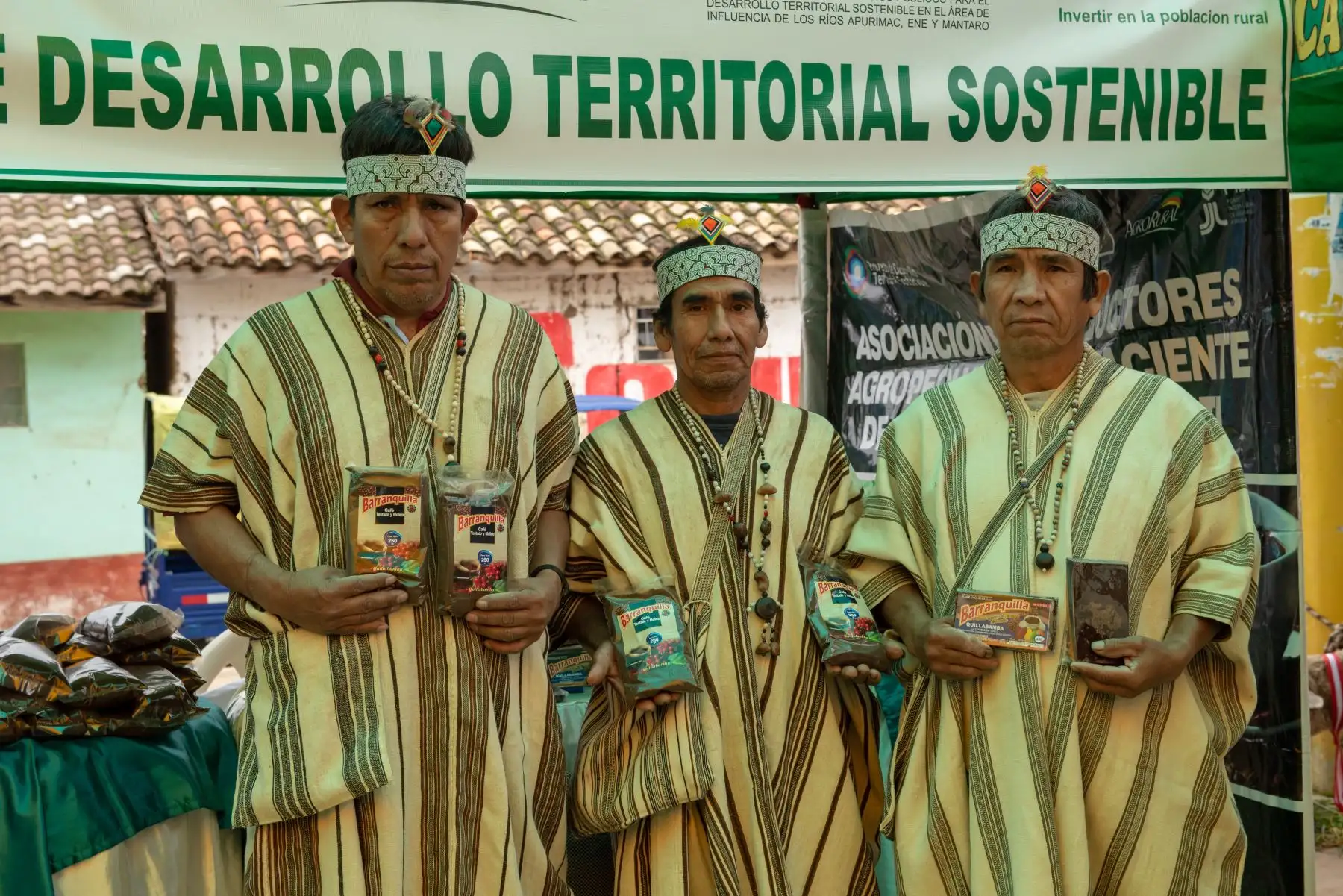 El Proyecto de Mejoramiento de los Servicios Públicos para el Desarrollo Territorial Sostenible en el área de influencia de los ríos Apurímac, Ene y Mantaro (PDTS-Vraem), que ejecuta el programa Agro Rural, del Ministerio de Desarrollo Agrario y Riego (Midagri), con el apoyo del Fondo Internacional de Desarrollo Agrícola (FIDA) presentará, este 20 y 22 de junio, cuatro publicaciones con los resultados de la implementación de dicho proyecto, orientadas a su réplica y/o escalamiento, así como, a su contribución a las políticas públicas con enfoque de revalorización de los territorios comunales andinos y amazónicos.
Foto: MIDAGRI