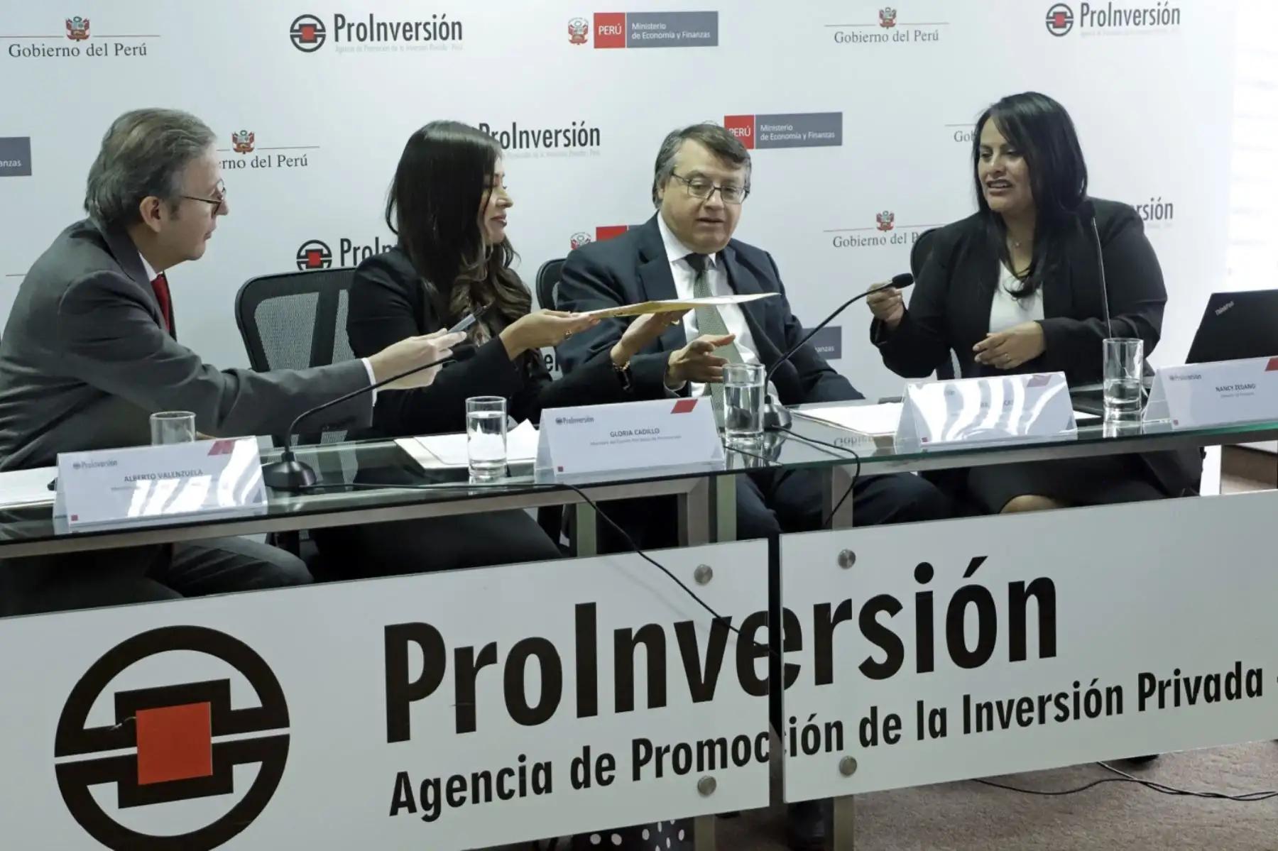 Recepción de las ofertas técnicas y económicas para los nuevos hospitales de EsSalud de Piura y Chimbote. Foto: Cortesía.