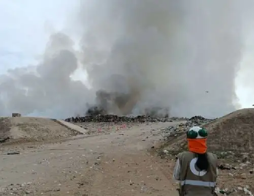 OEFA supervisa incendio que afecta infraestructura de disposición de residuos sólidos de Chiclayo, ubicado en el distrito de Reque, en Lambayeque. Foto: ANDINA/difusión.