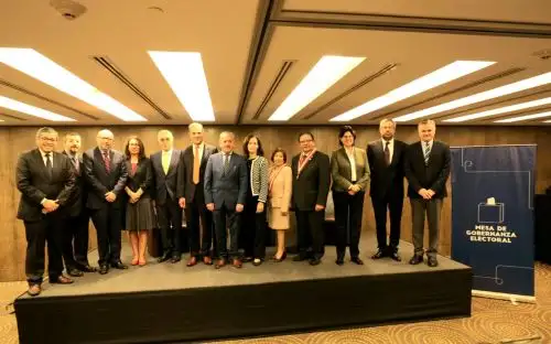 Participantes en encuentro organizado por la Mesa de Gobernanza Electoral. ANDINA/Difusión